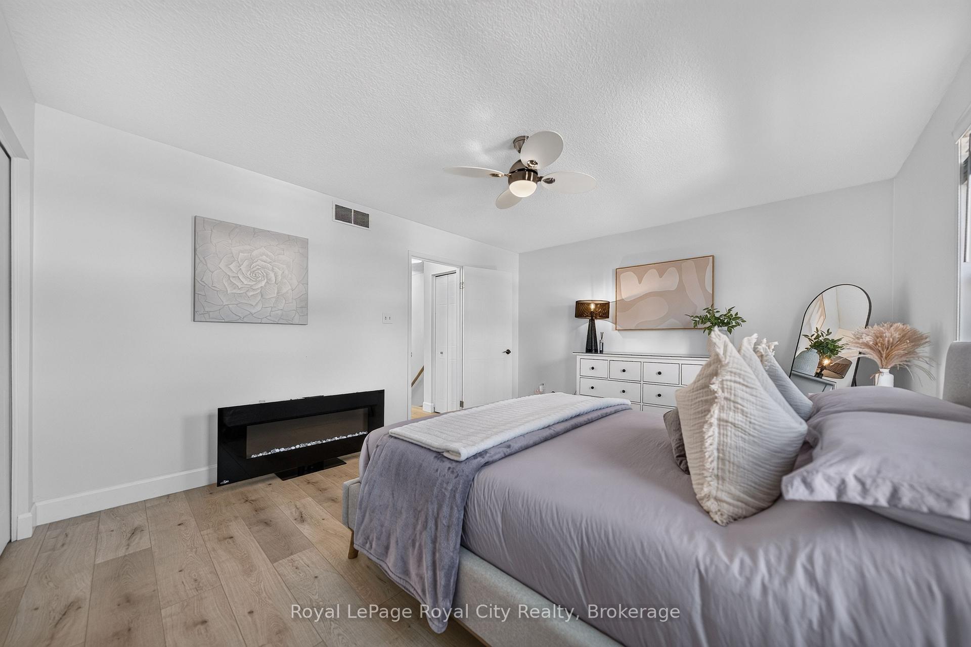 Photo 17 of 24 Brookfield Crescent, Kitchener, Country Hills West — HOMEH