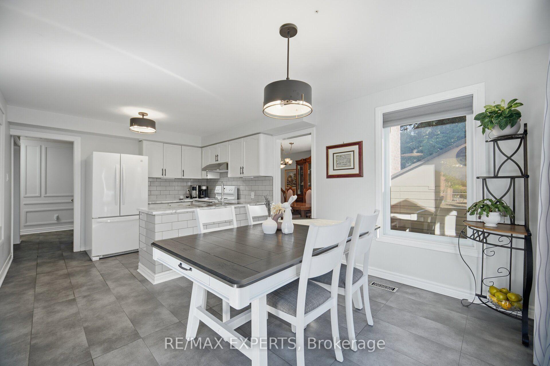 Photo 13 of 98 De Rose Avenue, Caledon, Bolton West — HOMEH