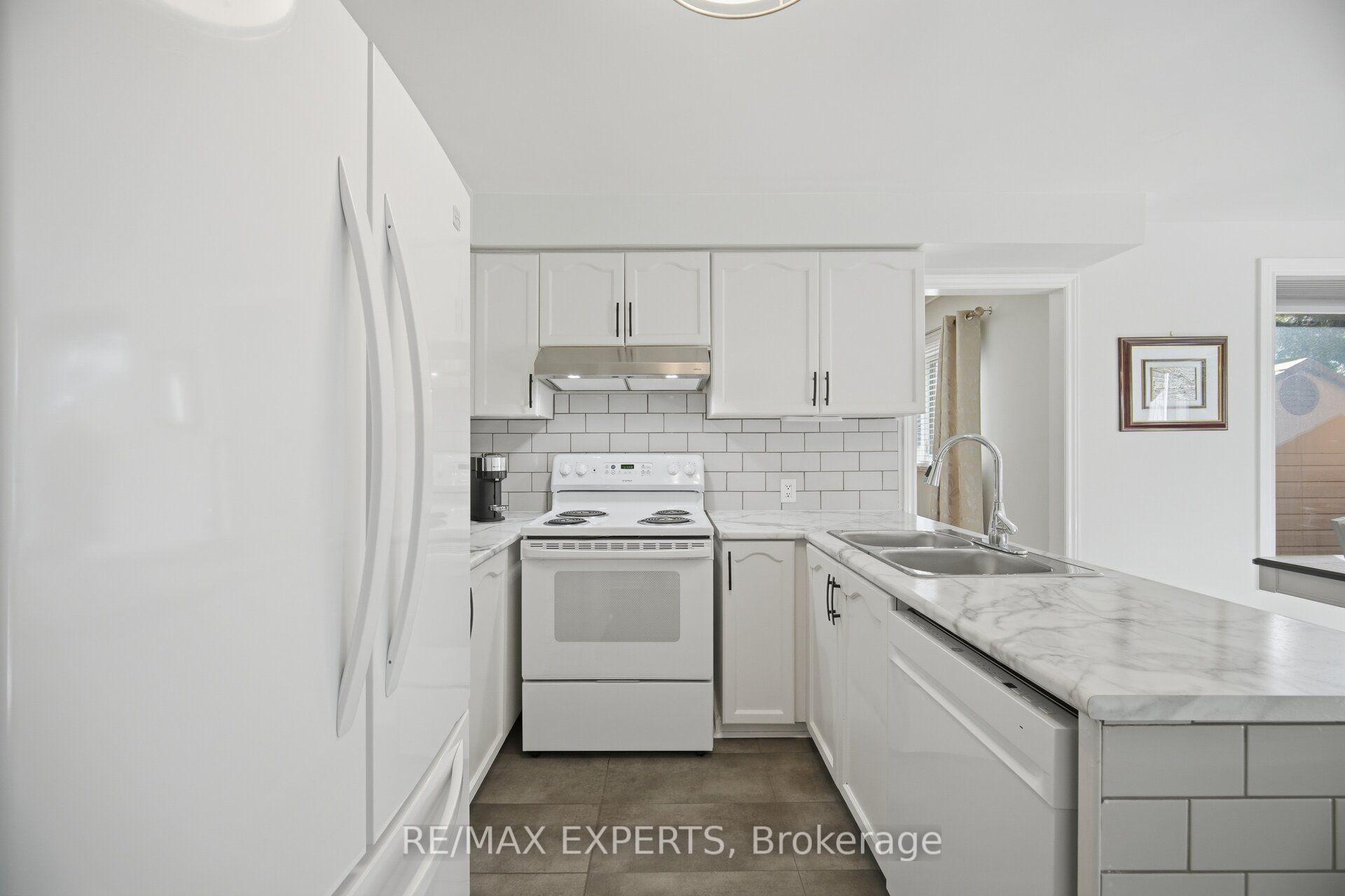 Photo 16 of 98 De Rose Avenue, Caledon, Bolton West — HOMEH