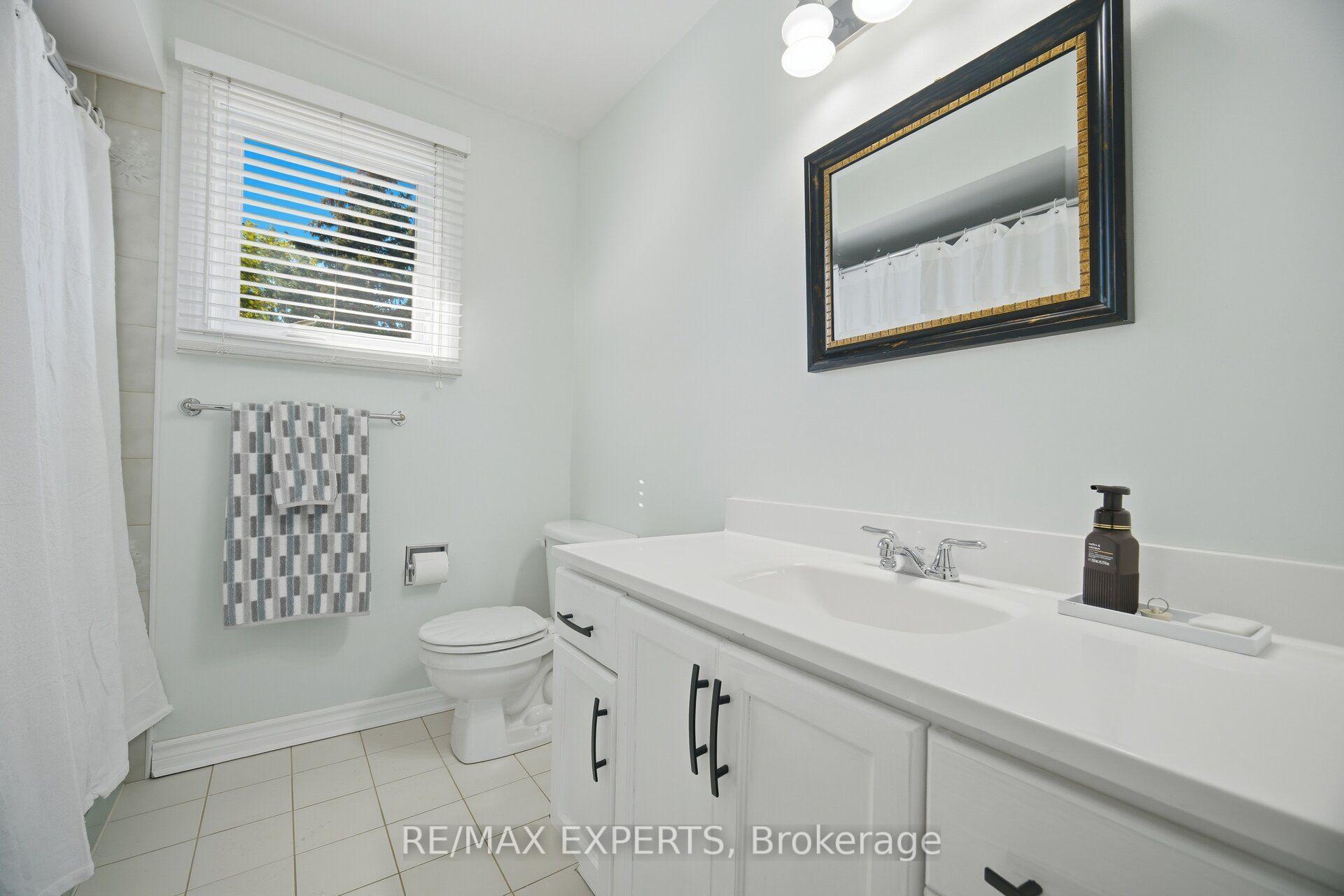 Photo 31 of 98 De Rose Avenue, Caledon, Bolton West — HOMEH