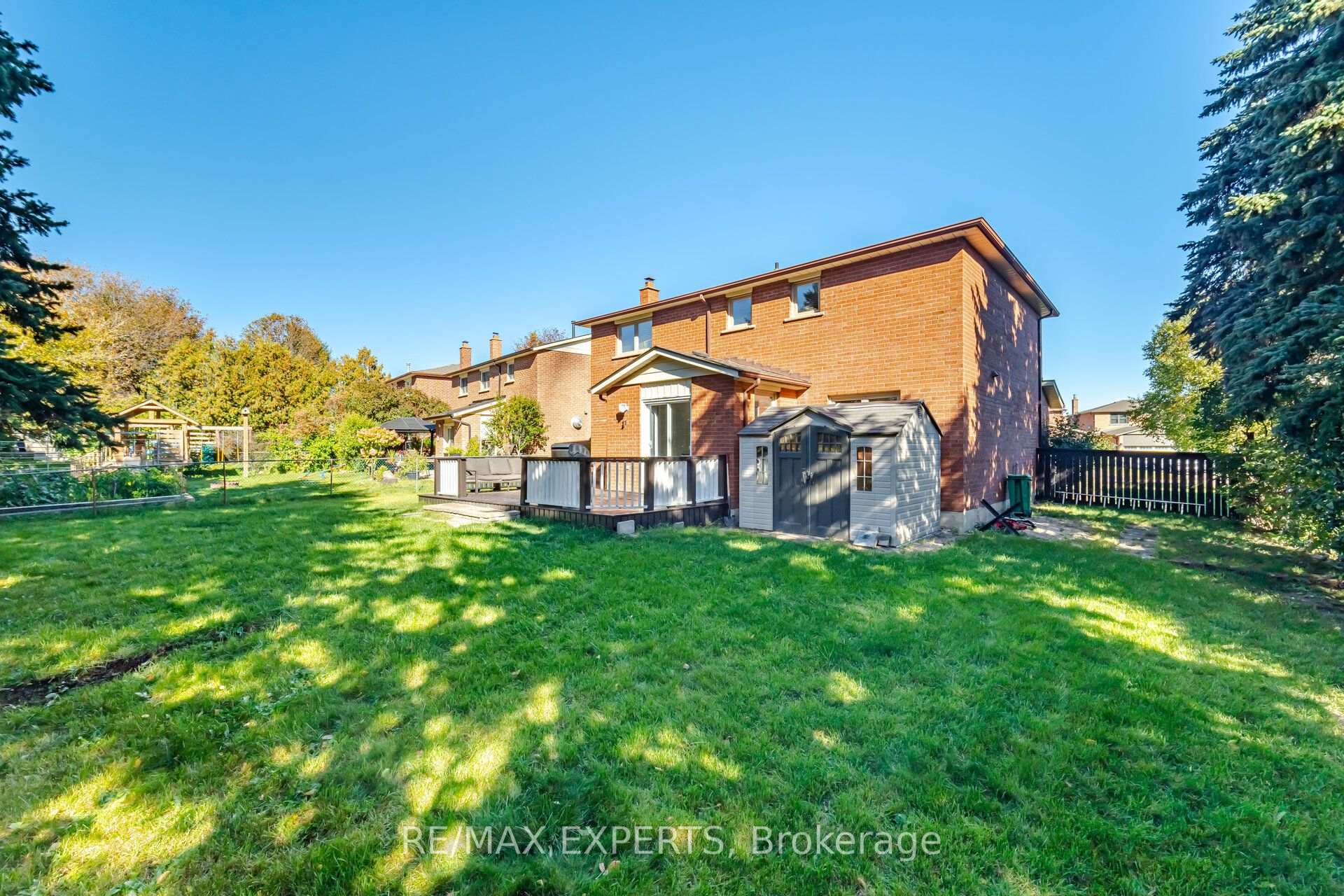 Photo 44 of 98 De Rose Avenue, Caledon, Bolton West — HOMEH
