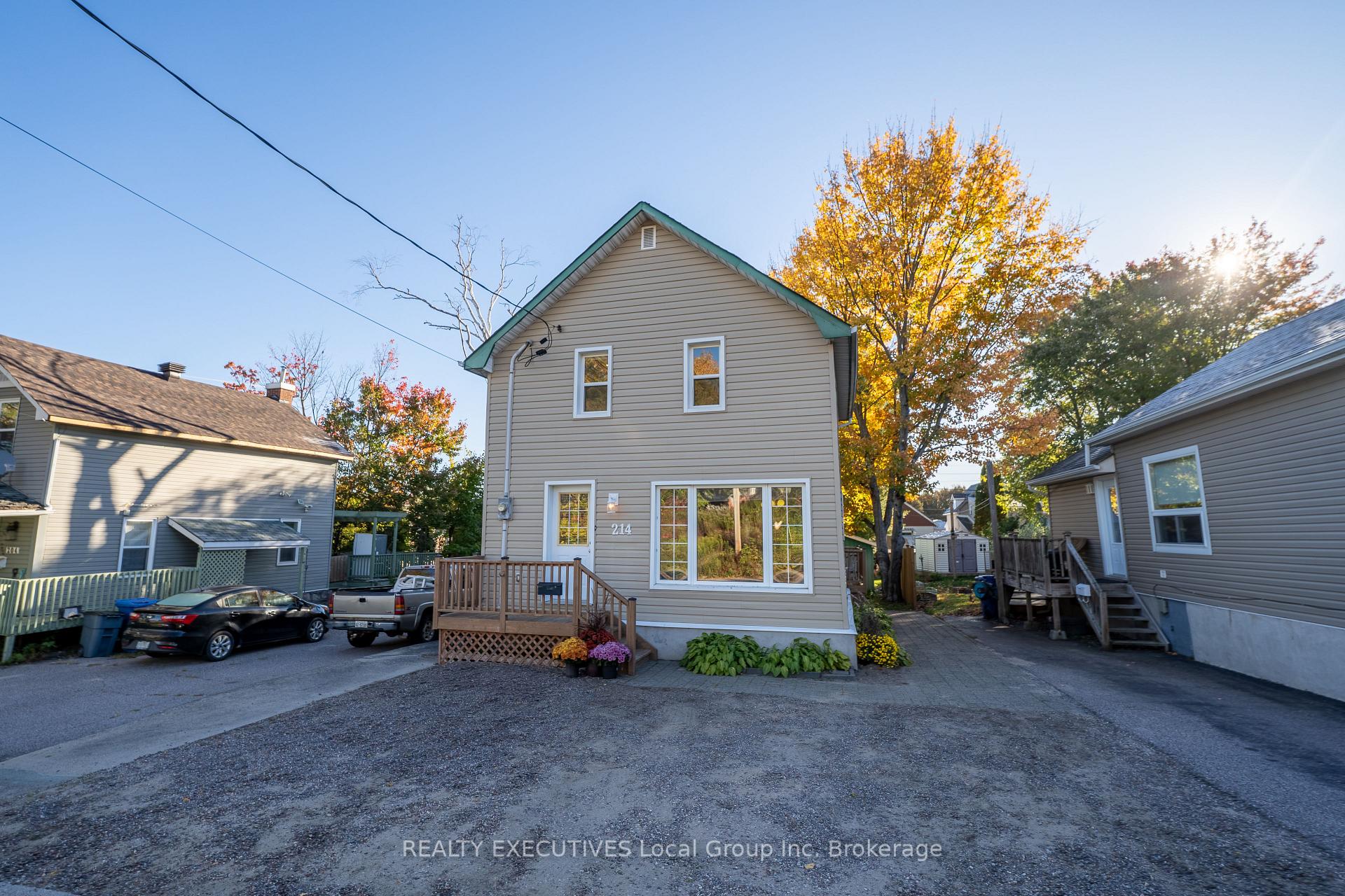 Photo of 214 Victoria Street E