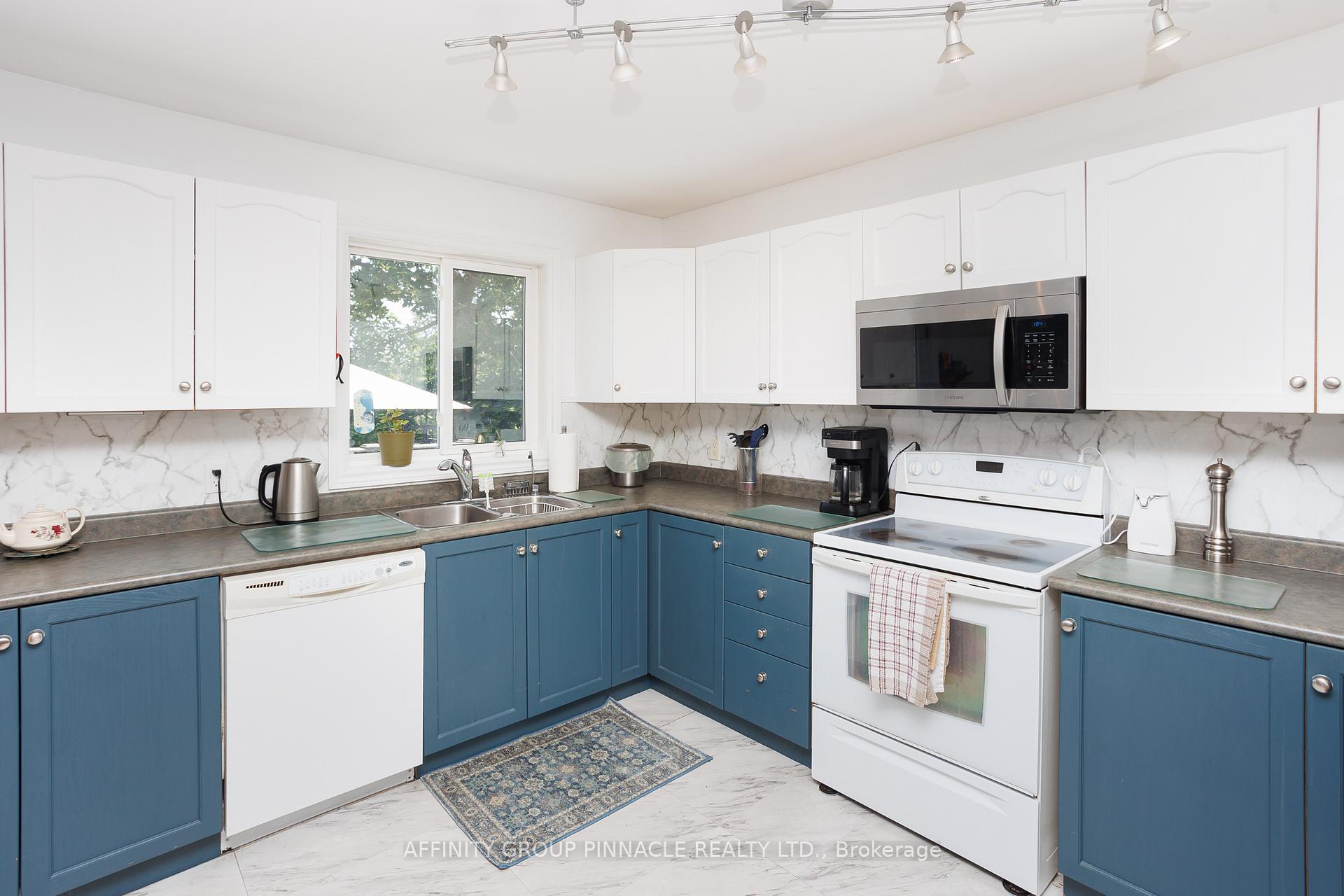 Photo 8 of 476 Bay Street, Brock, Beaverton — HOMEH
