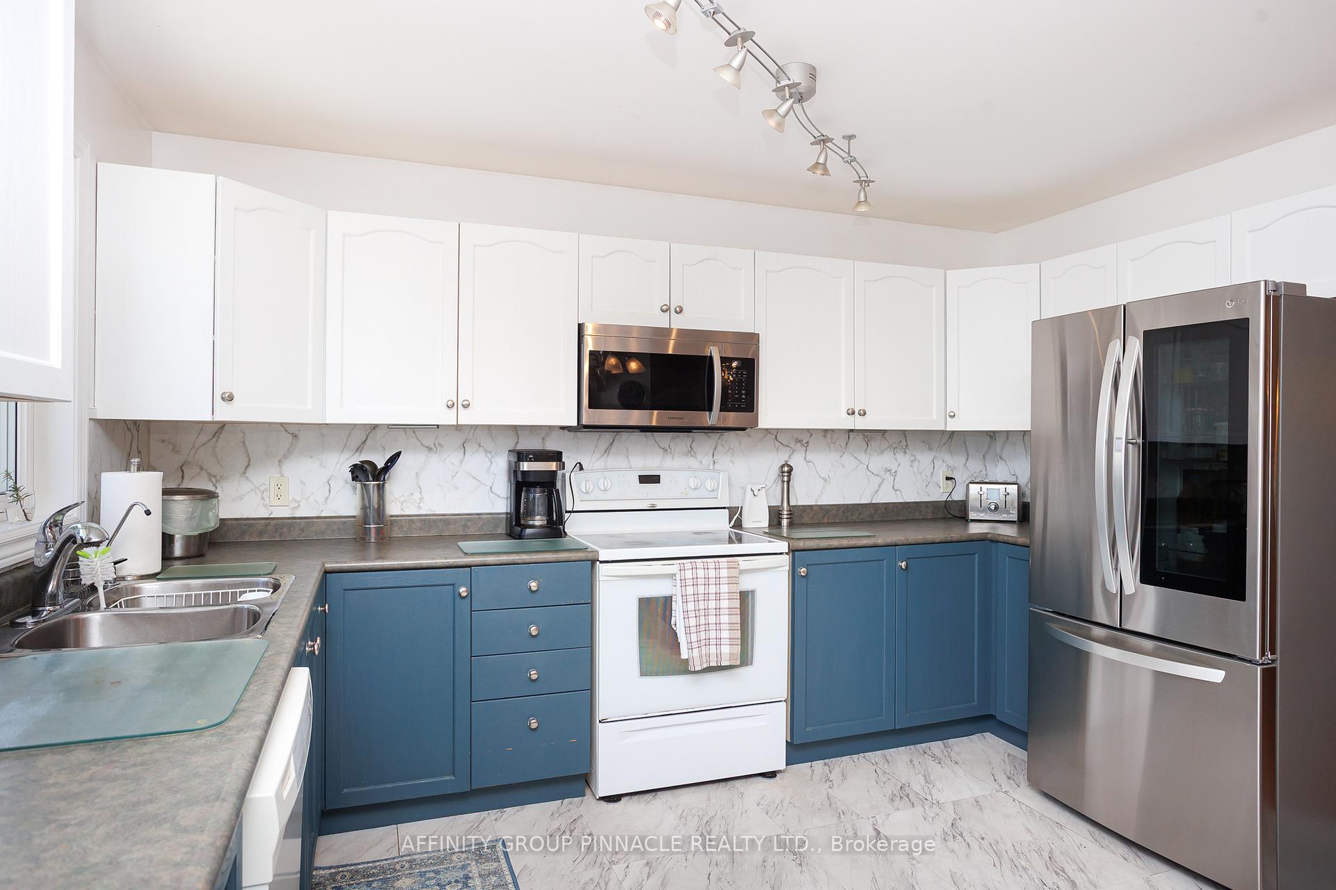 Photo 9 of 476 Bay Street, Brock, Beaverton — HOMEH