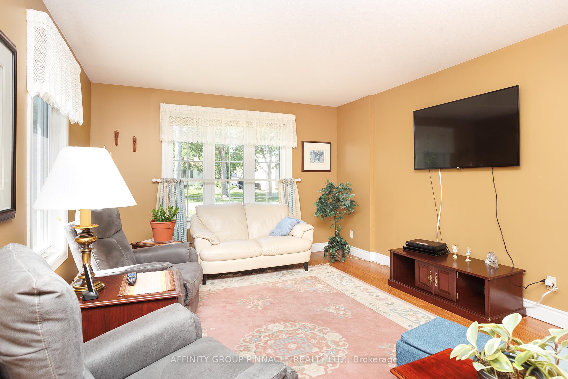 Photo 13 of 476 Bay Street, Brock, Beaverton — HOMEH
