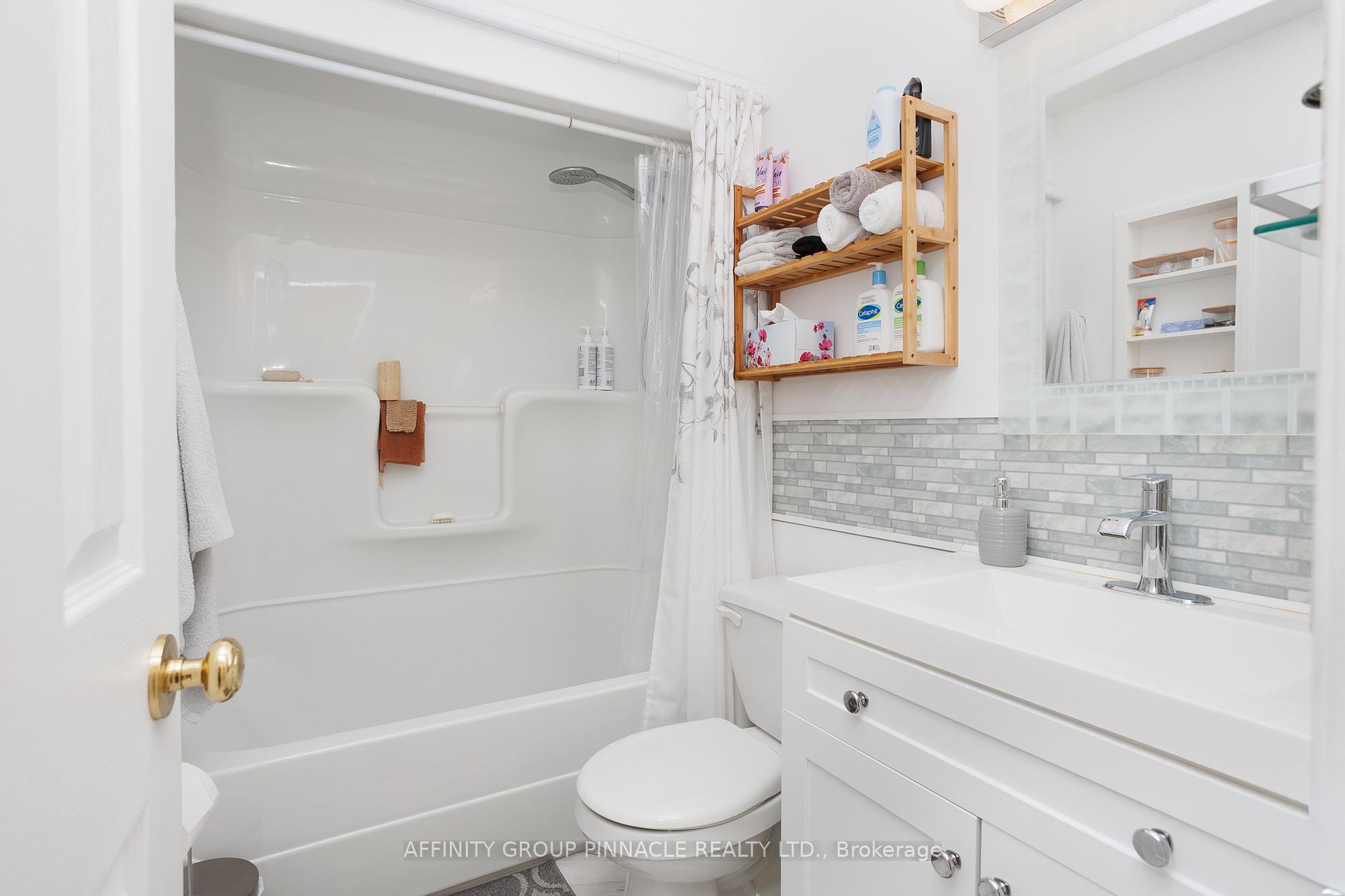 Photo 17 of 476 Bay Street, Brock, Beaverton — HOMEH