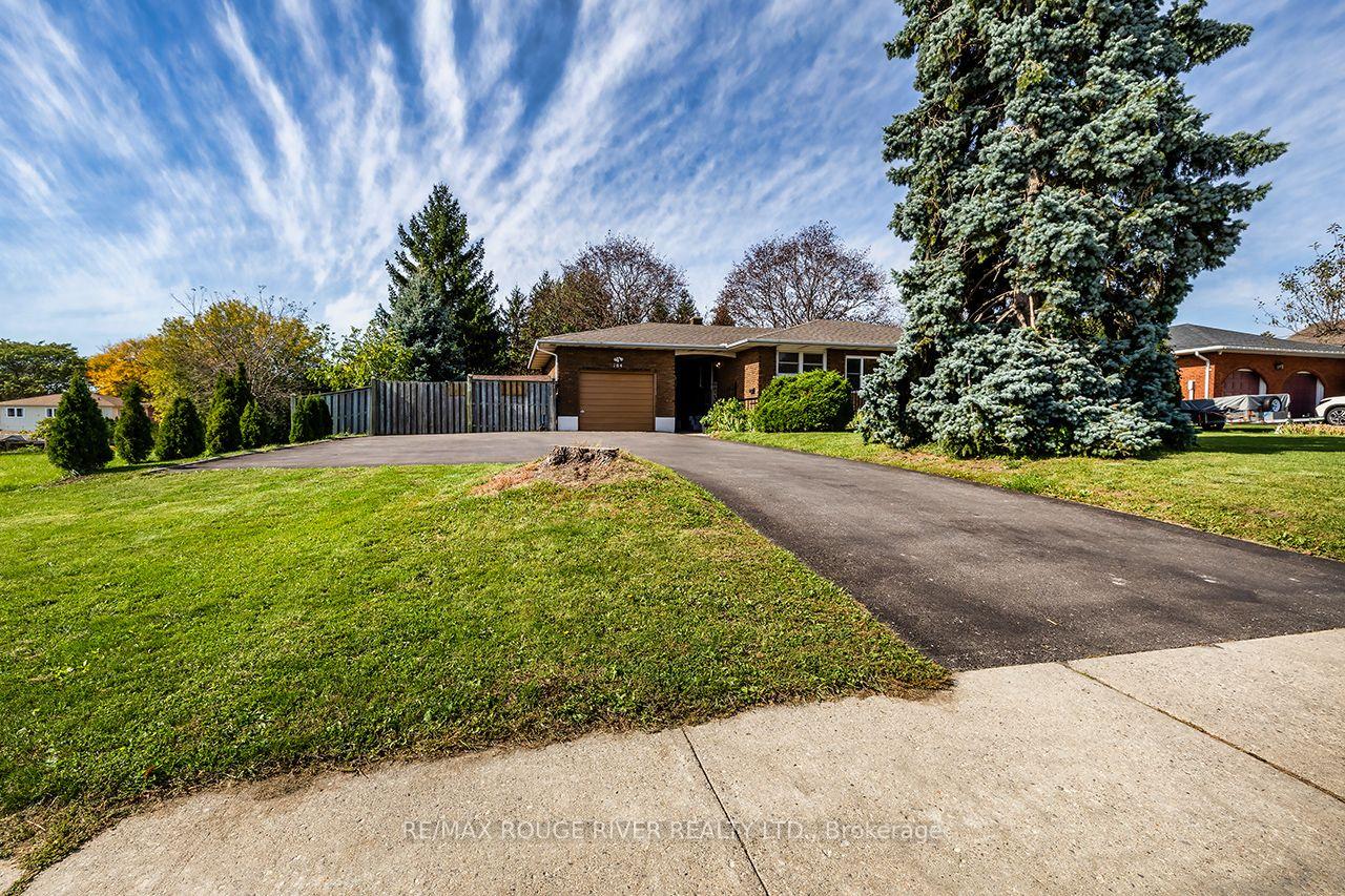 Photo 3 of 184 Garrard Road, Whitby, Blue Grass Meadows — HOMEH