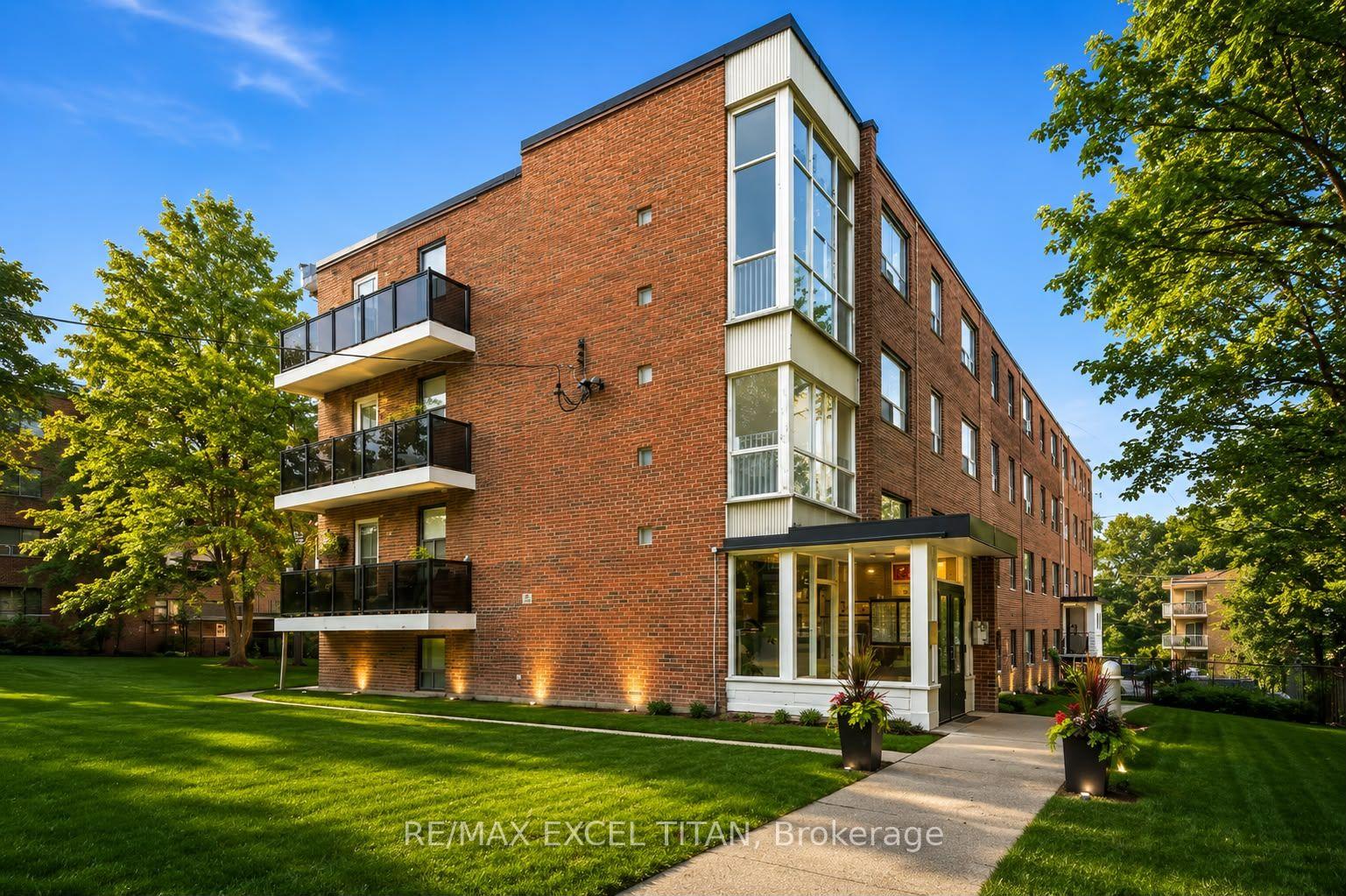 Photo 2 of Unit 101, 4 Hill Heights Road, Etobicoke, Stonegate-Queensway — HOMEH
