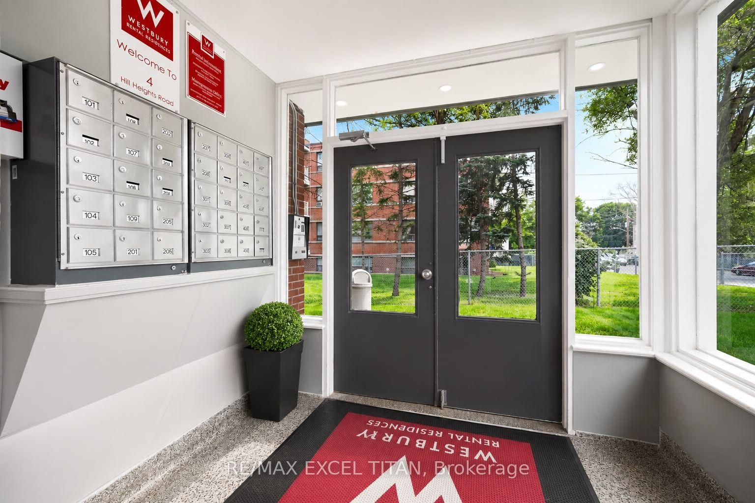 Photo 3 of Unit 101, 4 Hill Heights Road, Etobicoke, Stonegate-Queensway — HOMEH