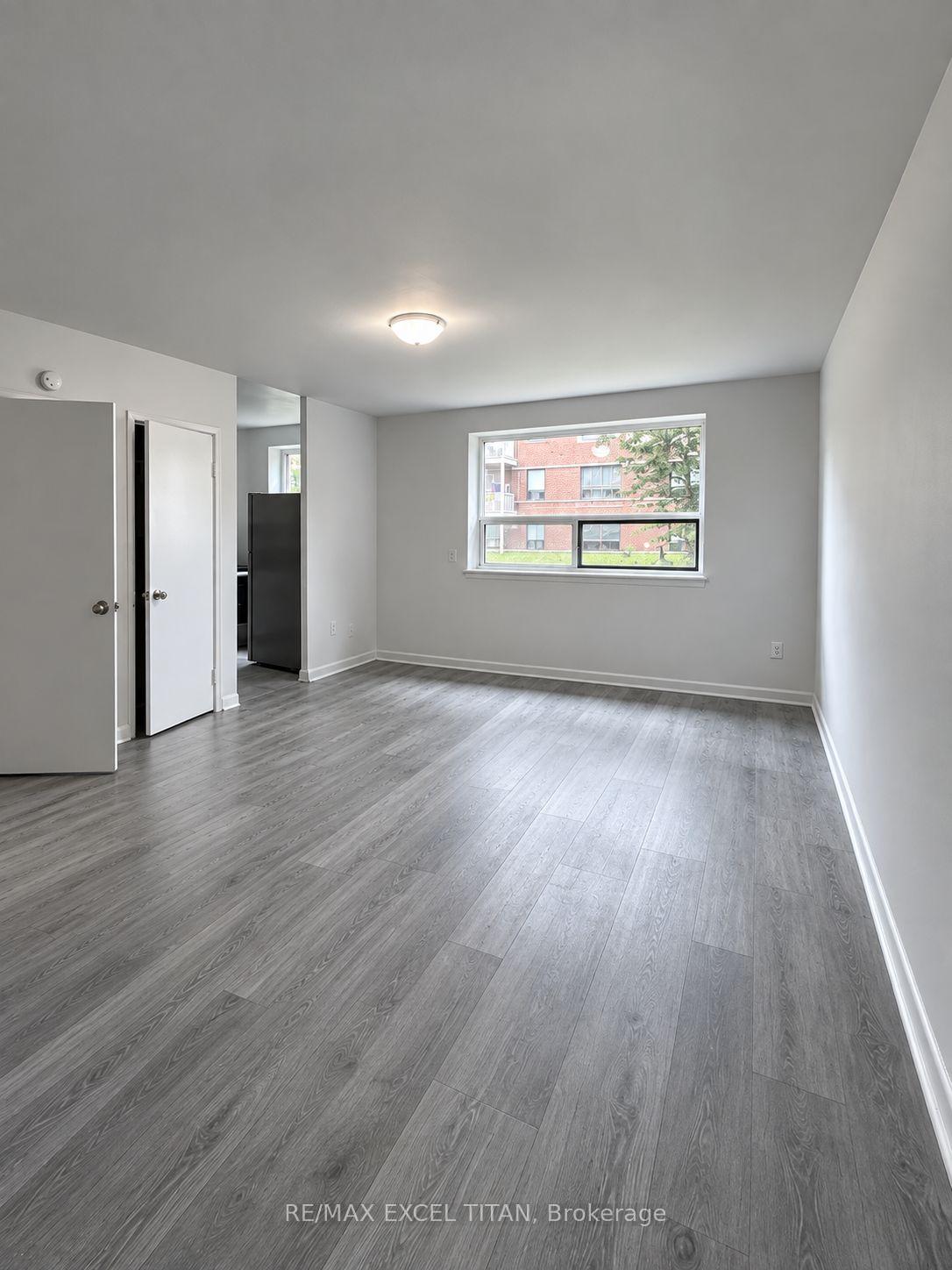 Photo 4 of Unit 101, 4 Hill Heights Road, Etobicoke, Stonegate-Queensway — HOMEH