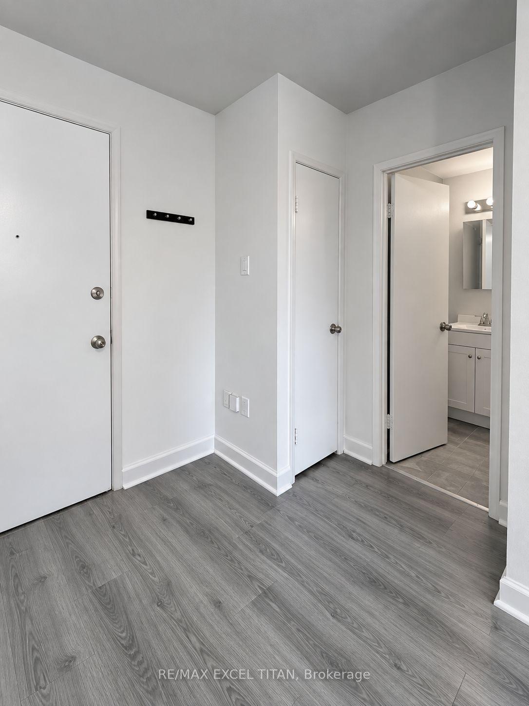 Photo 7 of Unit 101, 4 Hill Heights Road, Etobicoke, Stonegate-Queensway — HOMEH