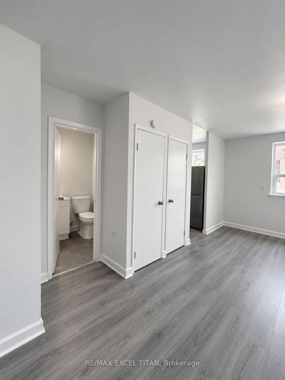 Photo 8 of Unit 101, 4 Hill Heights Road, Etobicoke, Stonegate-Queensway — HOMEH