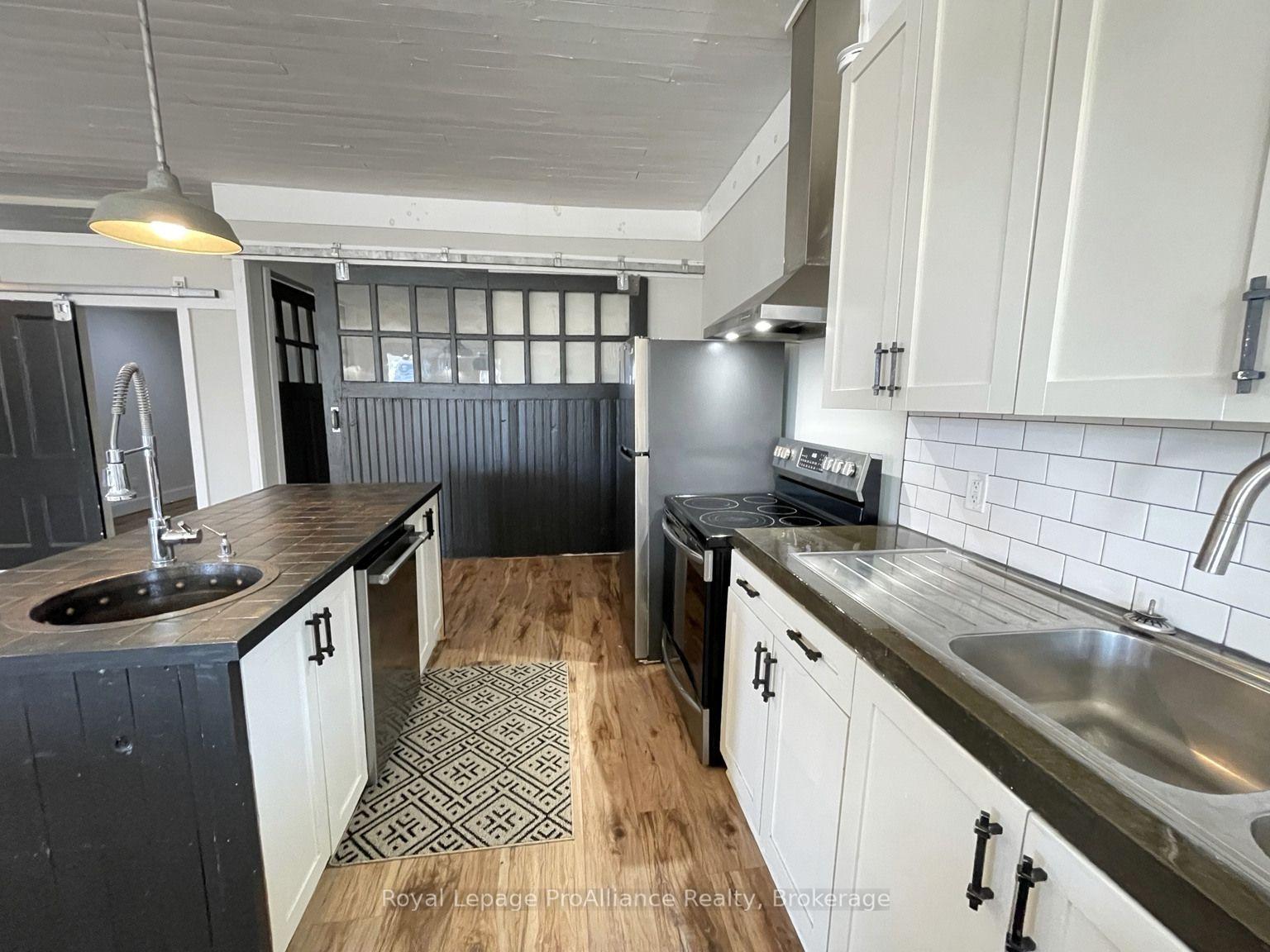 Photo 10 of 49 Albion Street, Belleville, Belleville Ward — HOMEH