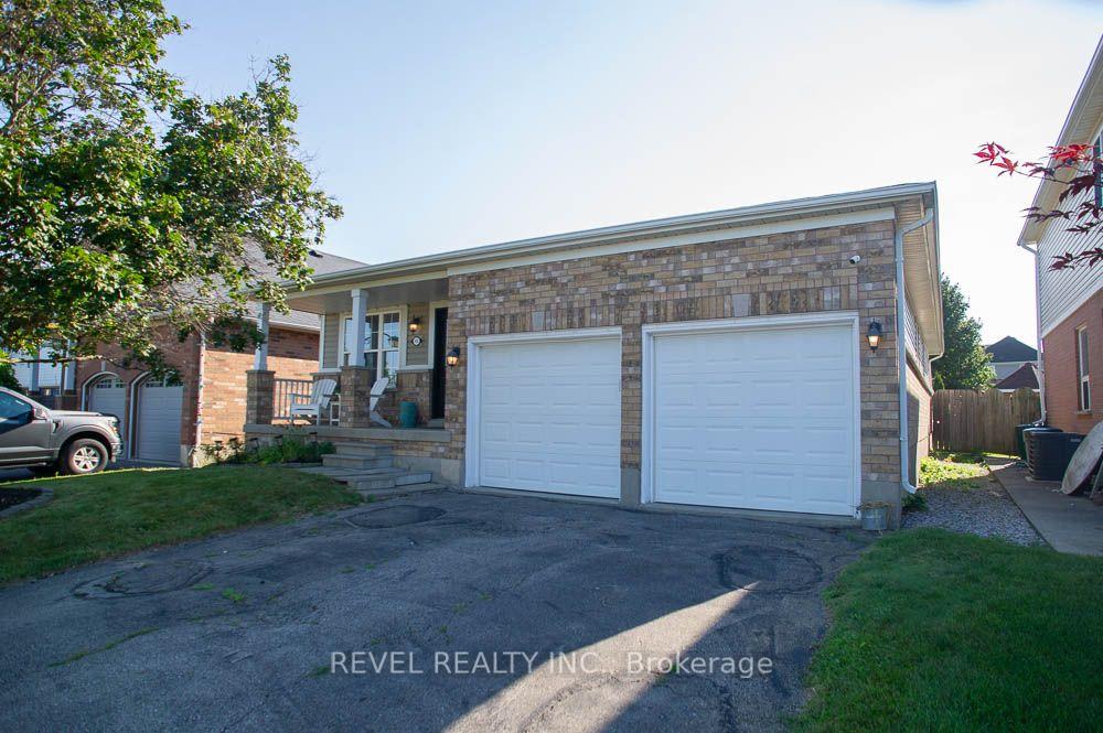 Photo 3 of 48 Lovell Crescent, Brantford, Empire — HOMEH