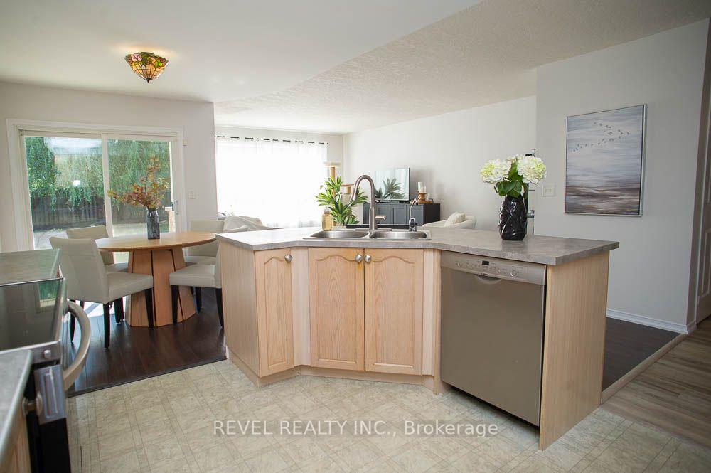 Photo 13 of 48 Lovell Crescent, Brantford, Empire — HOMEH