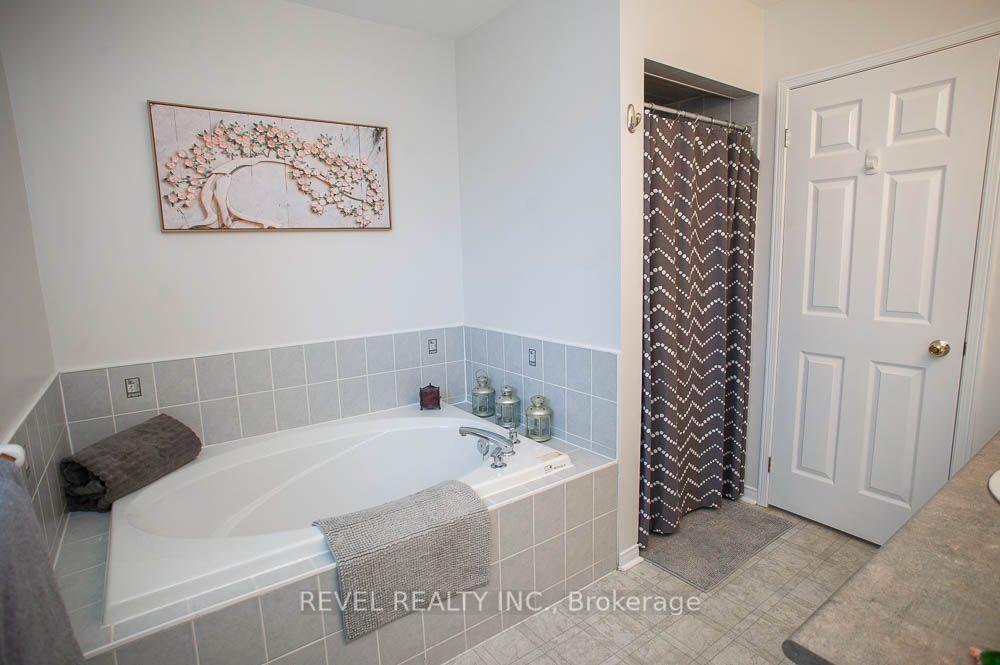 Photo 18 of 48 Lovell Crescent, Brantford, Empire — HOMEH