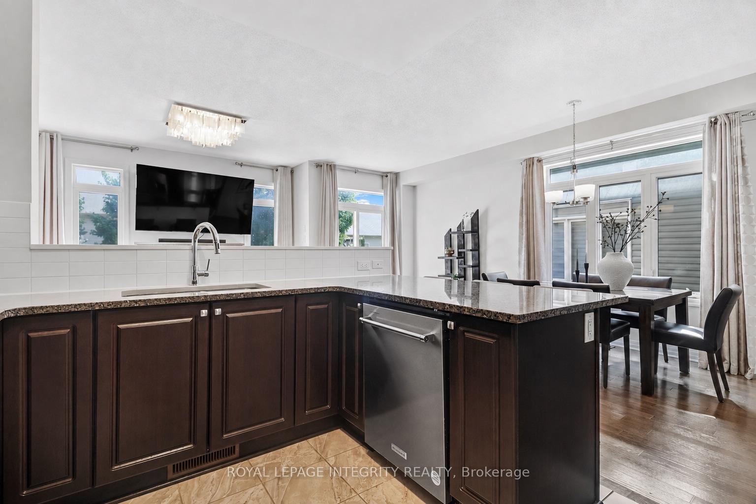 Photo 14 of 216 Gossamer Street, Ottawa, Mer Bleue/Bradley Estates/Anderson Park — HOMEH