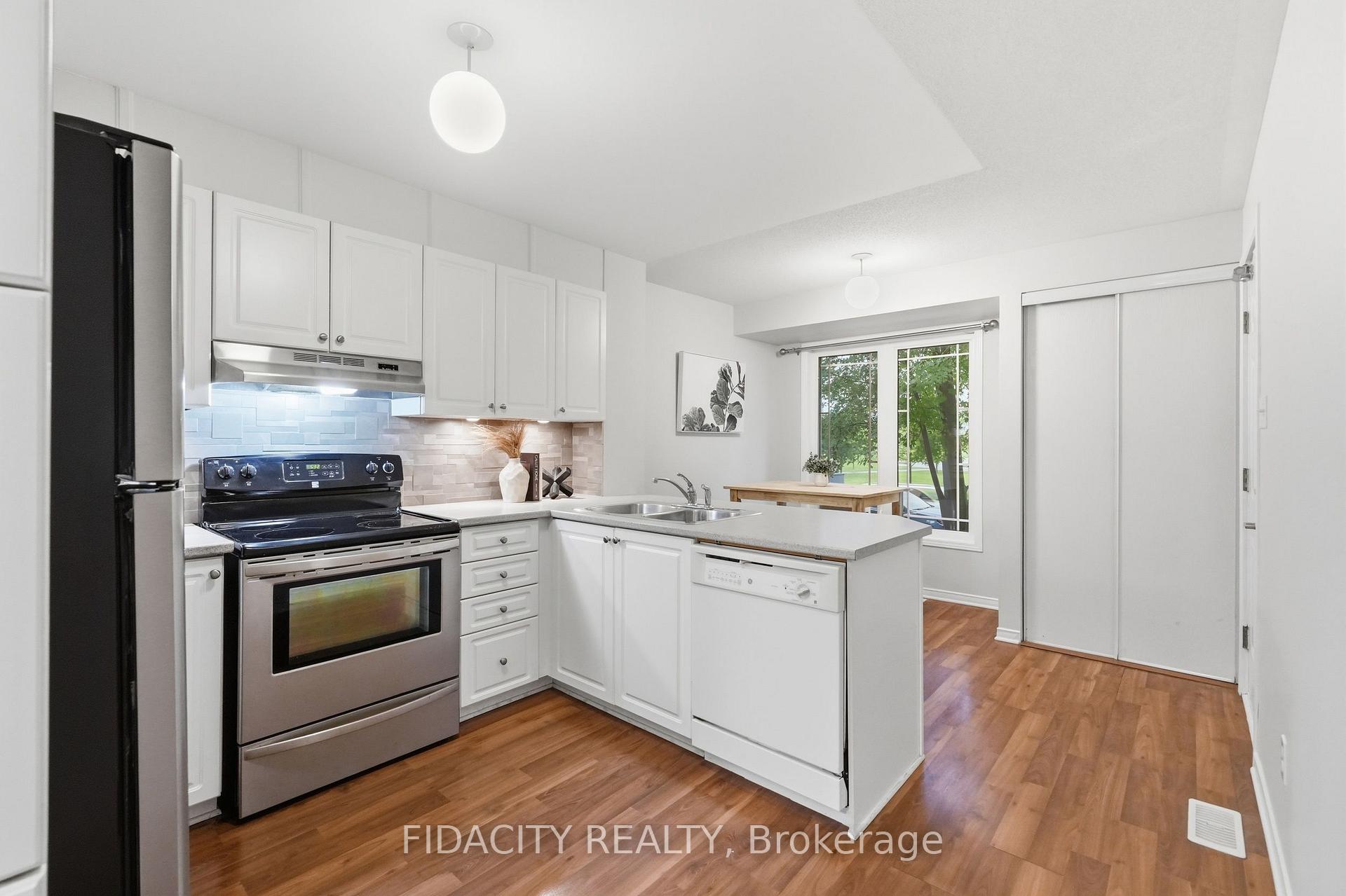 Photo 3 of Unit 55, 324 Crownridge Drive, Ottawa, Kanata - Emerald Meadows/Trailwest — HOMEH