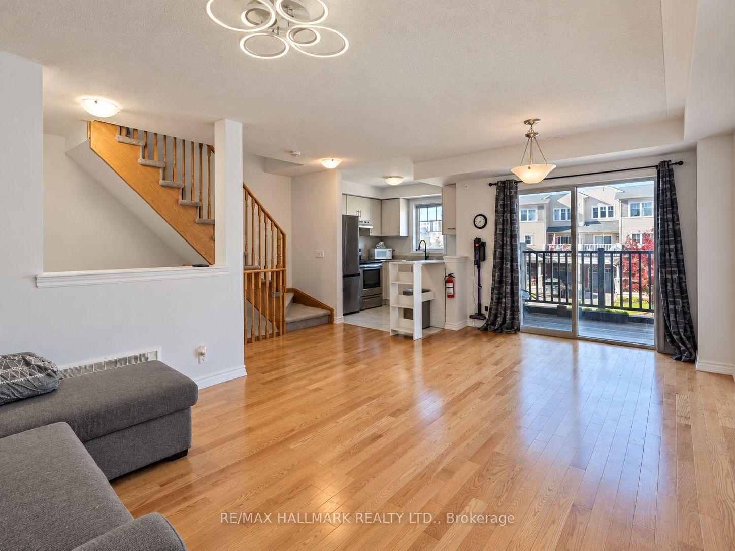 Photo 6 of 63 Tabaret Crescent, Oshawa, Windfields — HOMEH