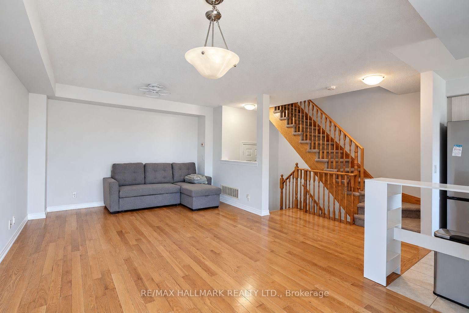 Photo 7 of 63 Tabaret Crescent, Oshawa, Windfields — HOMEH