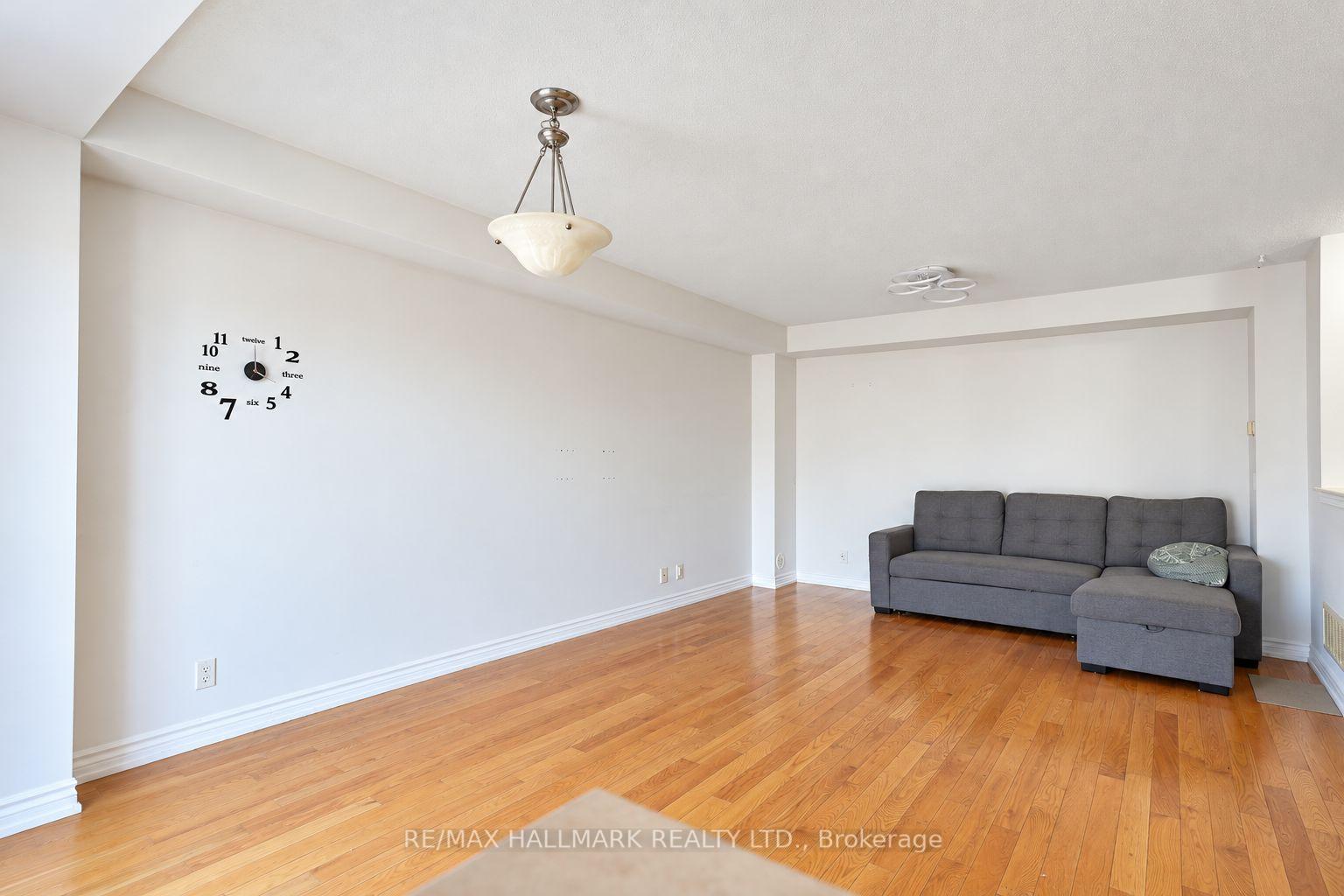 Photo 8 of 63 Tabaret Crescent, Oshawa, Windfields — HOMEH