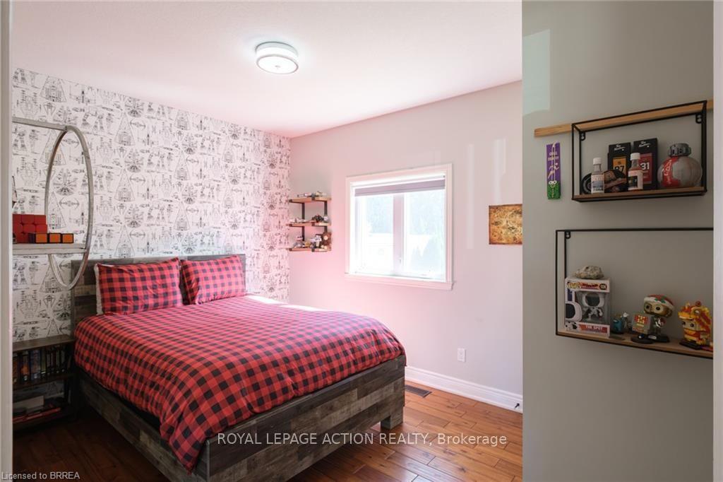 Photo 17 of 24 Wingrove Wood, Brantford, North Park/Wood St. — HOMEH