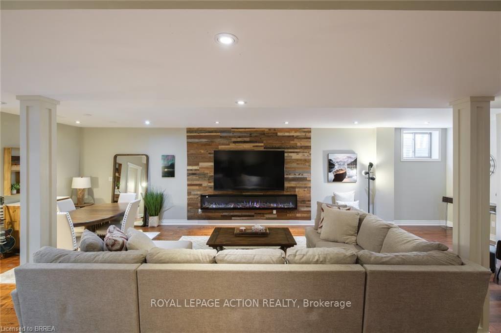Photo 31 of 24 Wingrove Wood, Brantford, North Park/Wood St. — HOMEH