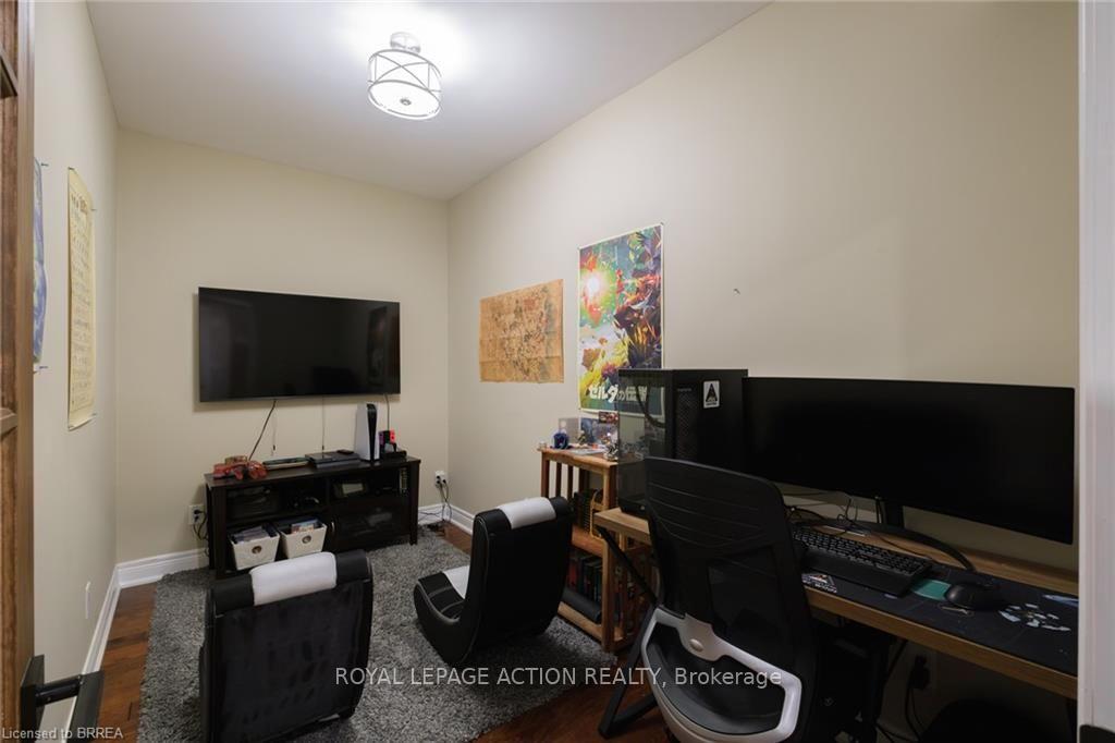 Photo 37 of 24 Wingrove Wood, Brantford, North Park/Wood St. — HOMEH