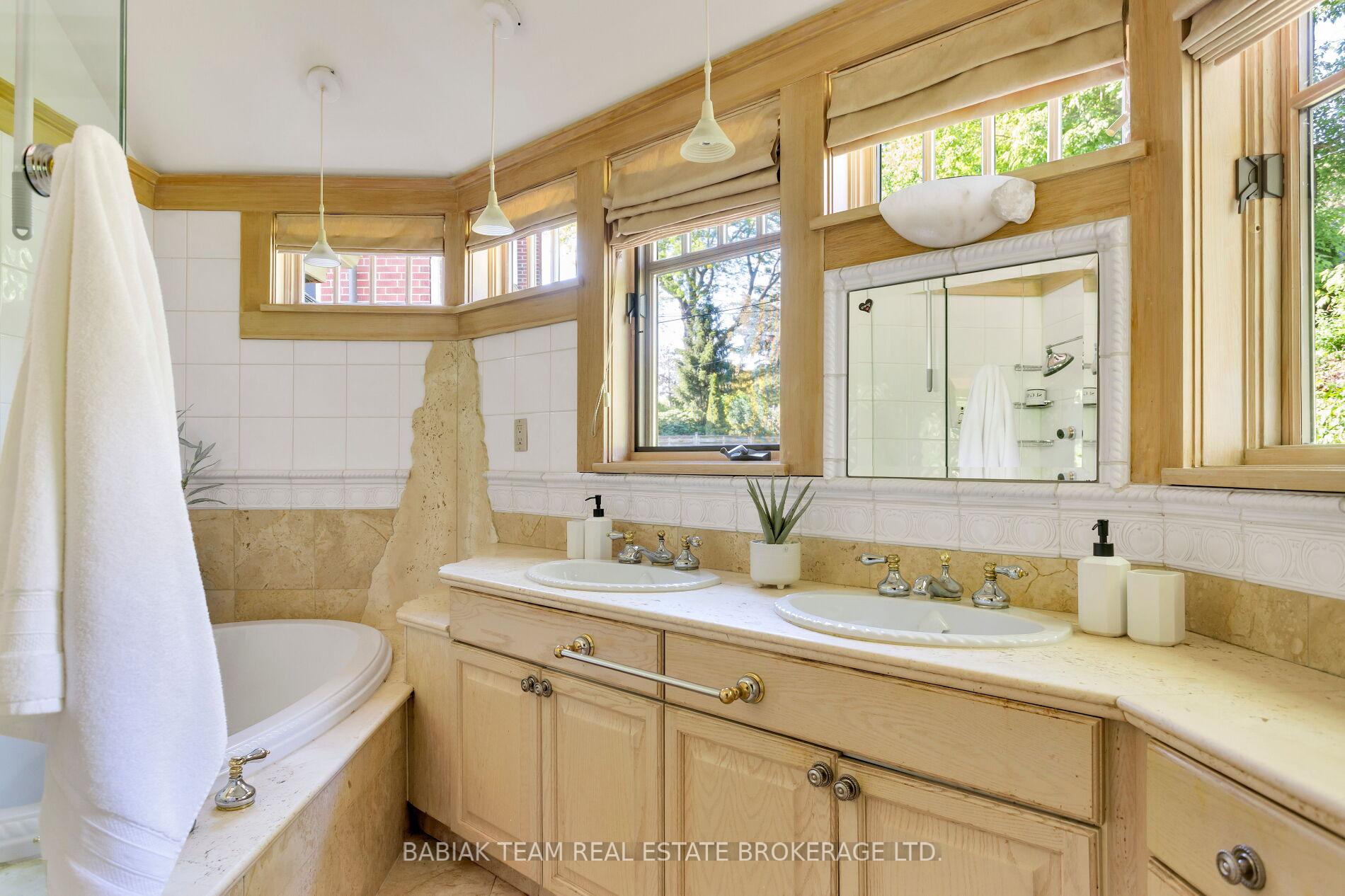 Photo 27 of 33 Halford Avenue, Toronto, Lambton Baby Point — HOMEH