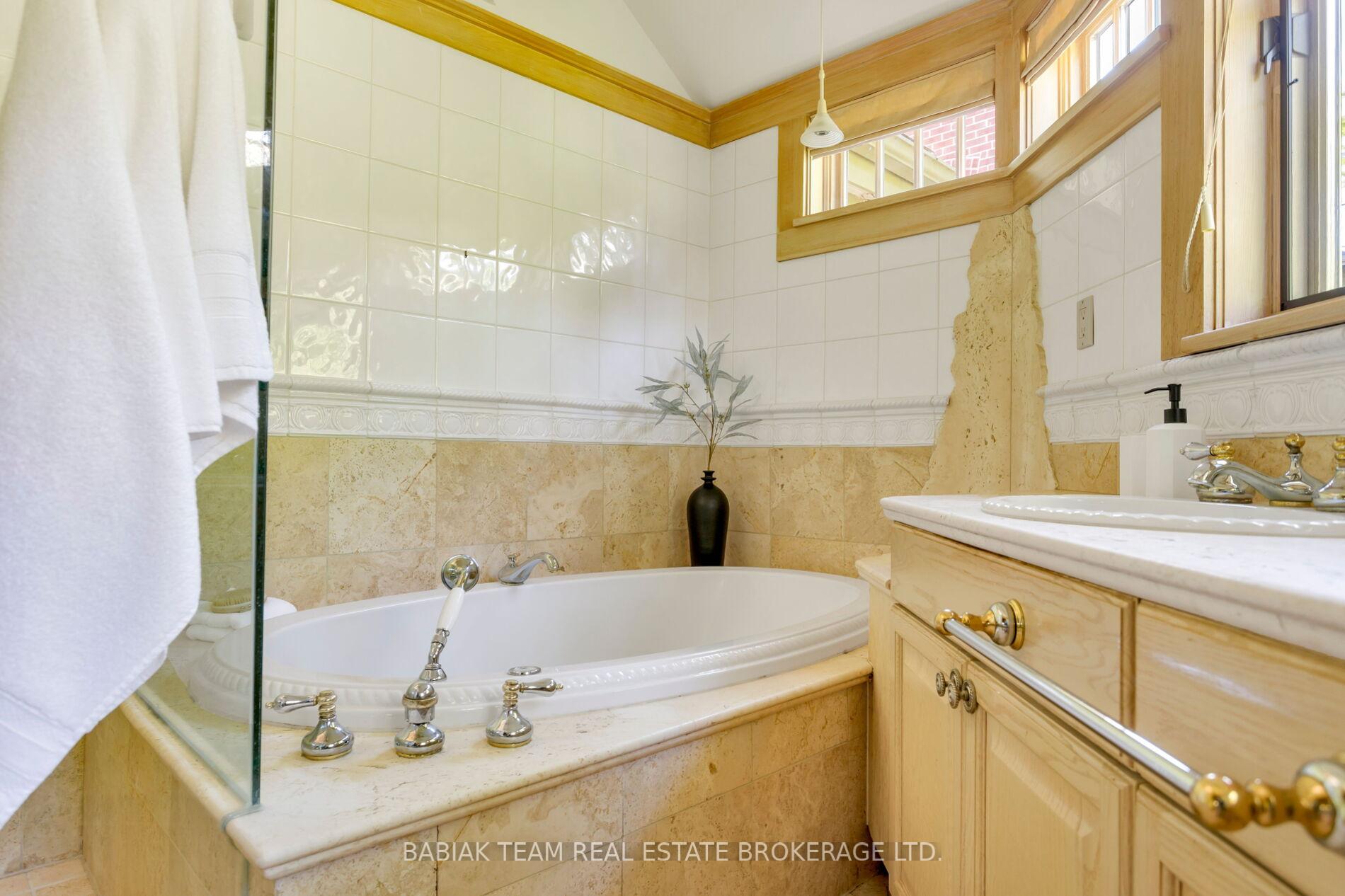 Photo 28 of 33 Halford Avenue, Toronto, Lambton Baby Point — HOMEH