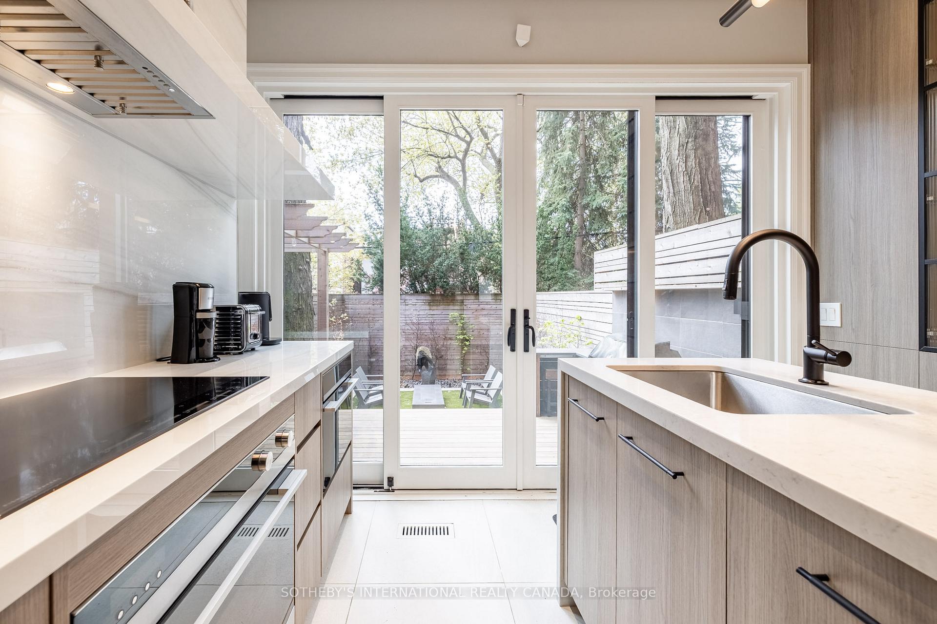 Photo 11 of 33 Tranby Avenue, Toronto, The Annex — HOMEH