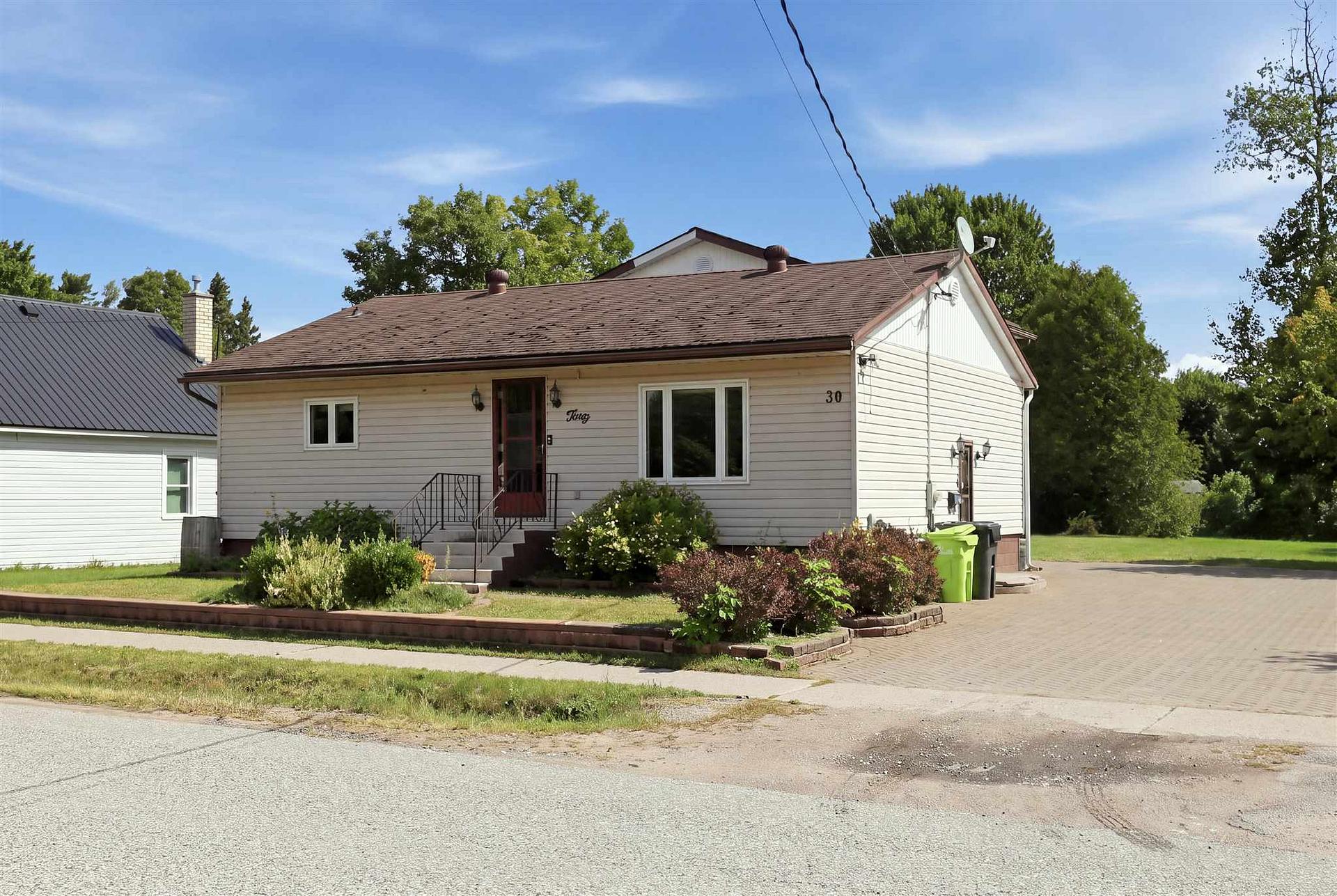 Photo 2 of 30 Adeline Avenue, Sault Ste Marie, Ward 3 — HOMEH