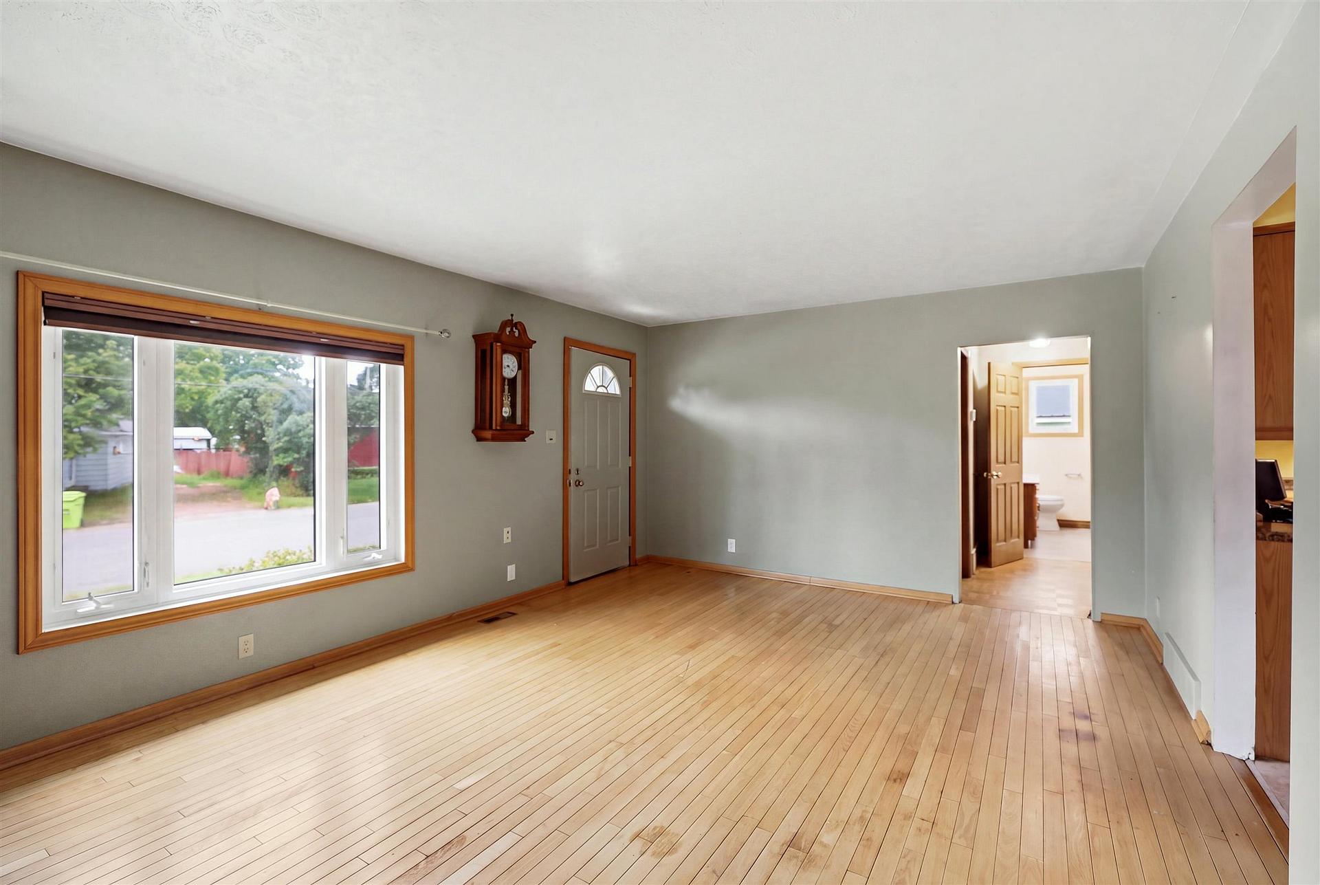 Photo 11 of 30 Adeline Avenue, Sault Ste Marie, Ward 3 — HOMEH