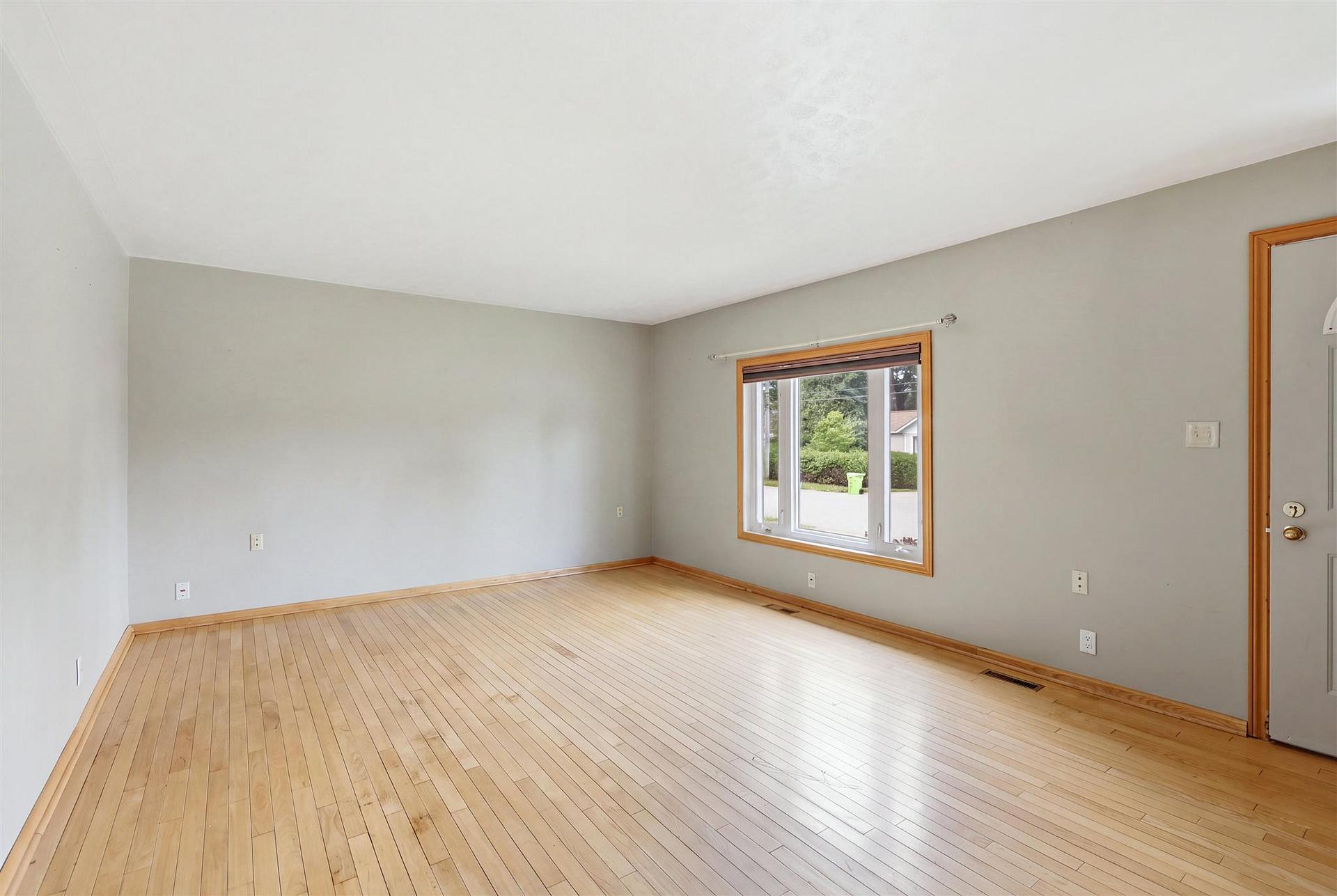 Photo 12 of 30 Adeline Avenue, Sault Ste Marie, Ward 3 — HOMEH