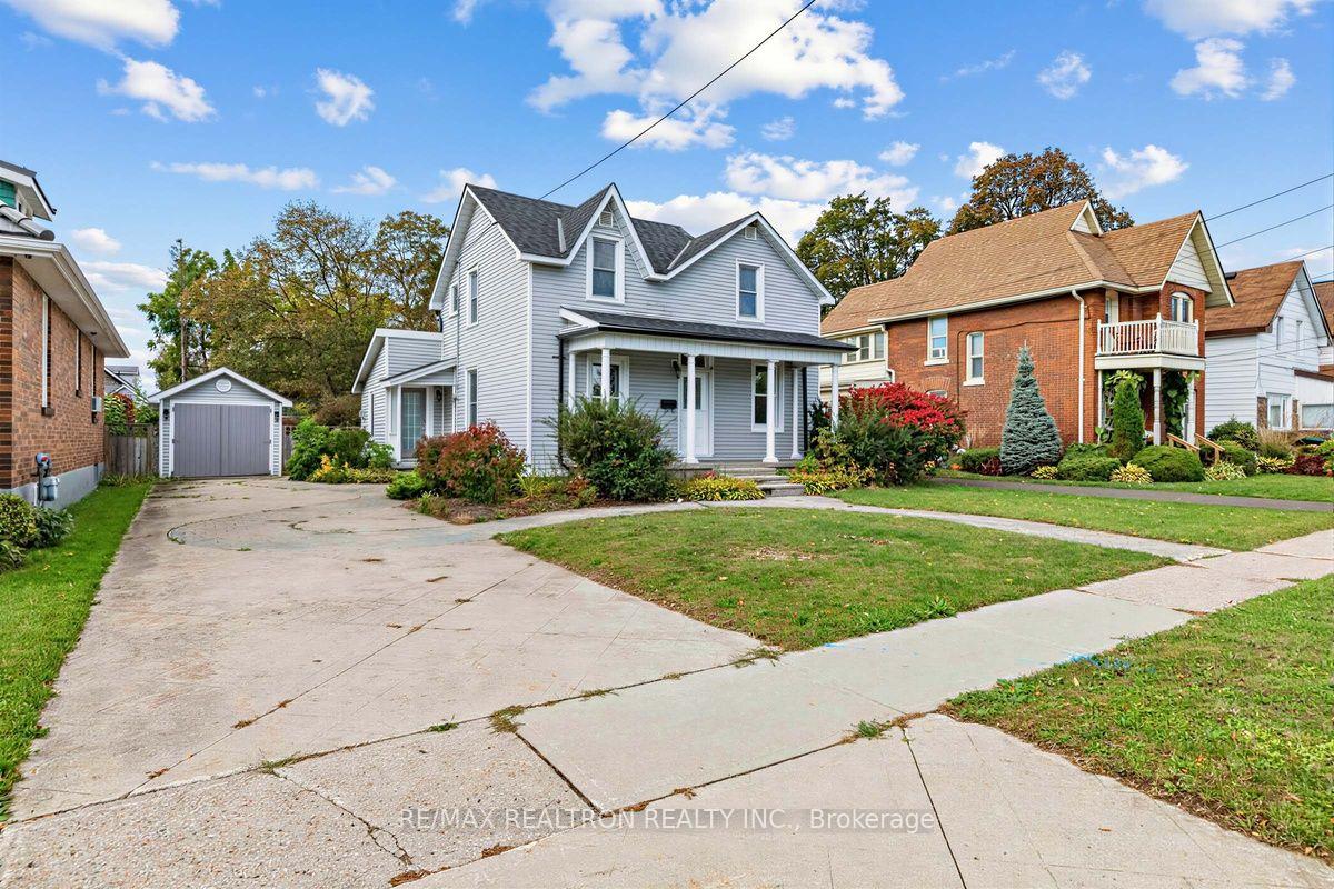 Photo 2 of 52 Parkside Drive, Barrie, Queen's Park — HOMEH