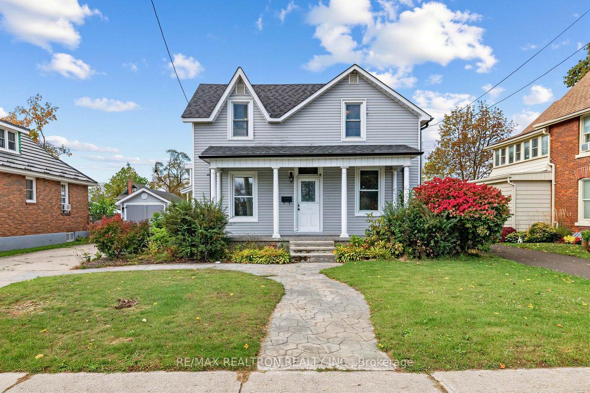Photo 3 of 52 Parkside Drive, Barrie, Queen's Park — HOMEH
