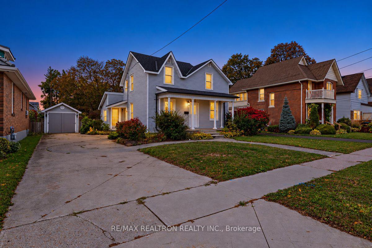 Photo 4 of 52 Parkside Drive, Barrie, Queen's Park — HOMEH