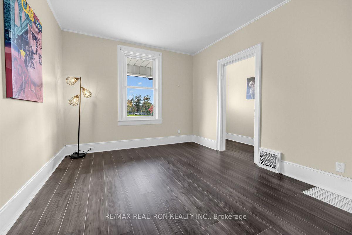 Photo 7 of 52 Parkside Drive, Barrie, Queen's Park — HOMEH