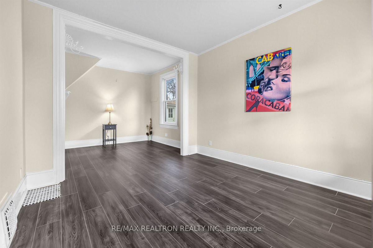 Photo 9 of 52 Parkside Drive, Barrie, Queen's Park — HOMEH