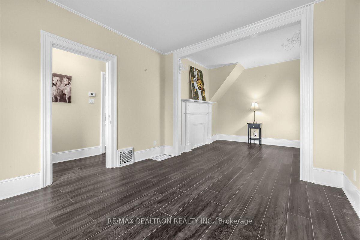 Photo 11 of 52 Parkside Drive, Barrie, Queen's Park — HOMEH
