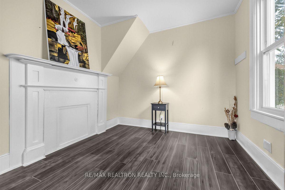Photo 12 of 52 Parkside Drive, Barrie, Queen's Park — HOMEH