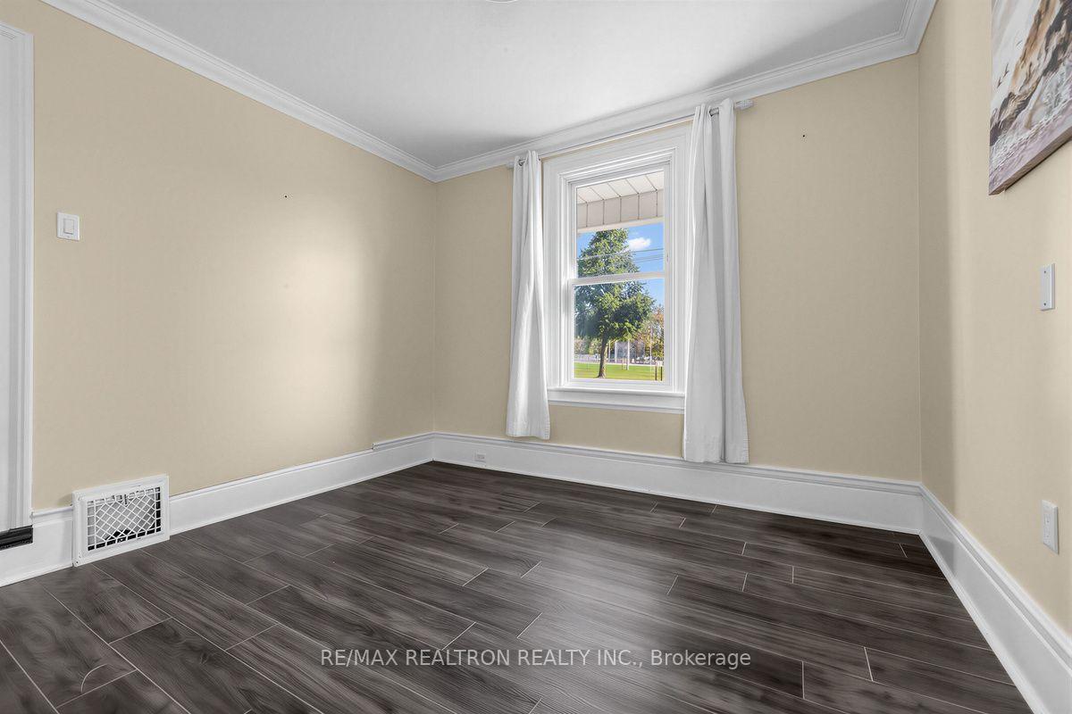 Photo 15 of 52 Parkside Drive, Barrie, Queen's Park — HOMEH