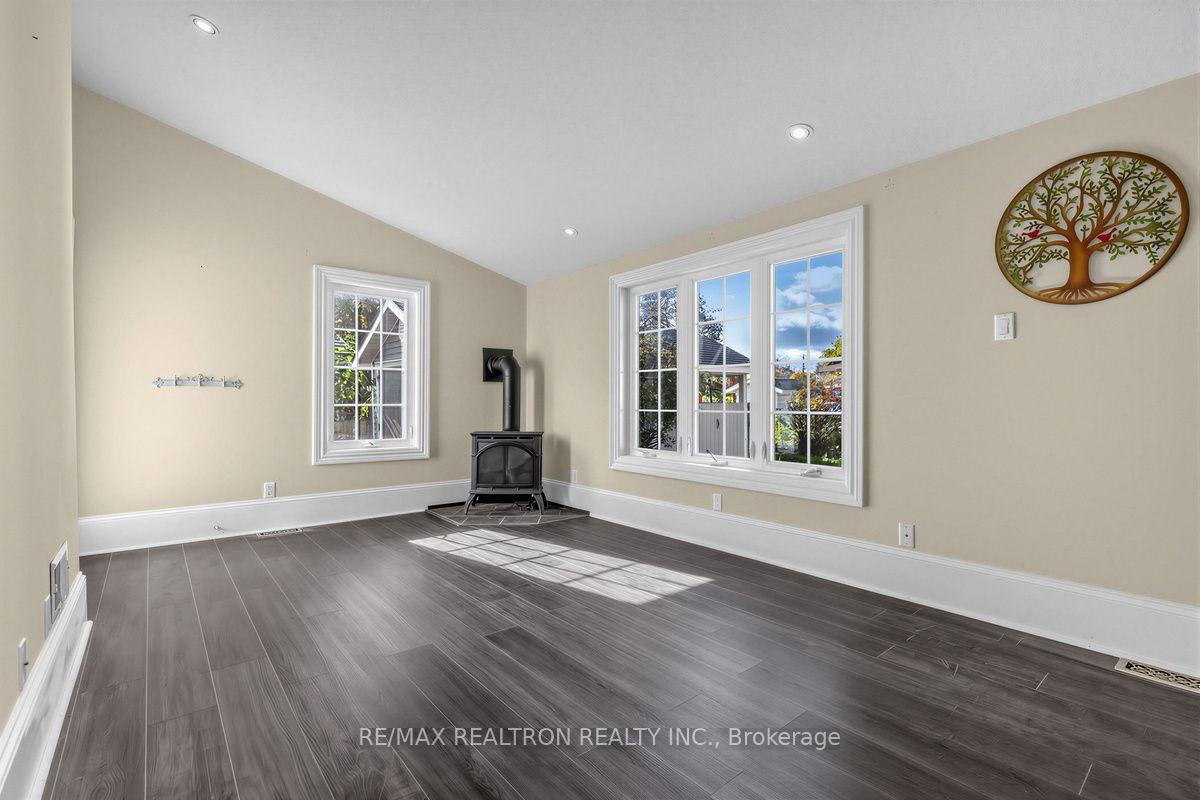 Photo 24 of 52 Parkside Drive, Barrie, Queen's Park — HOMEH