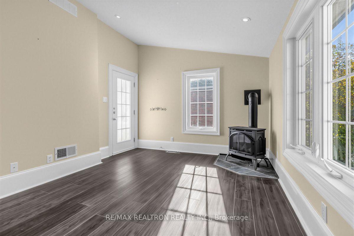 Photo 27 of 52 Parkside Drive, Barrie, Queen's Park — HOMEH