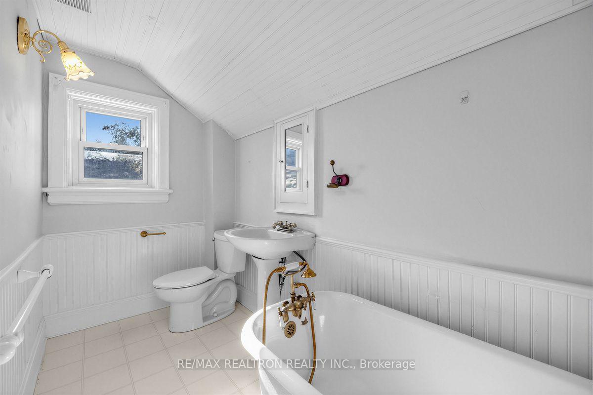 Photo 40 of 52 Parkside Drive, Barrie, Queen's Park — HOMEH
