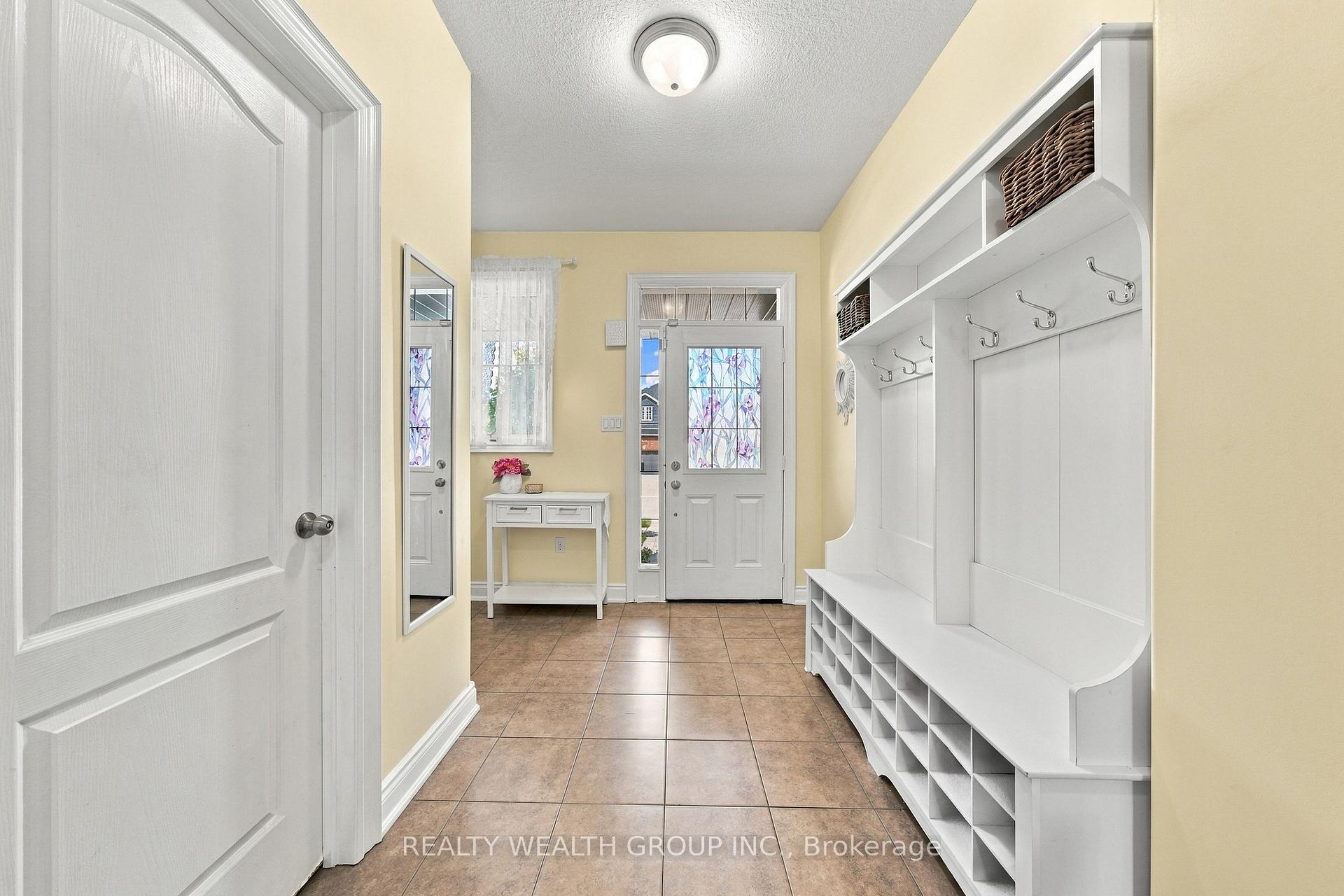 Photo 5 of 43 Booth Lane, Barrie, Painswick South — HOMEH