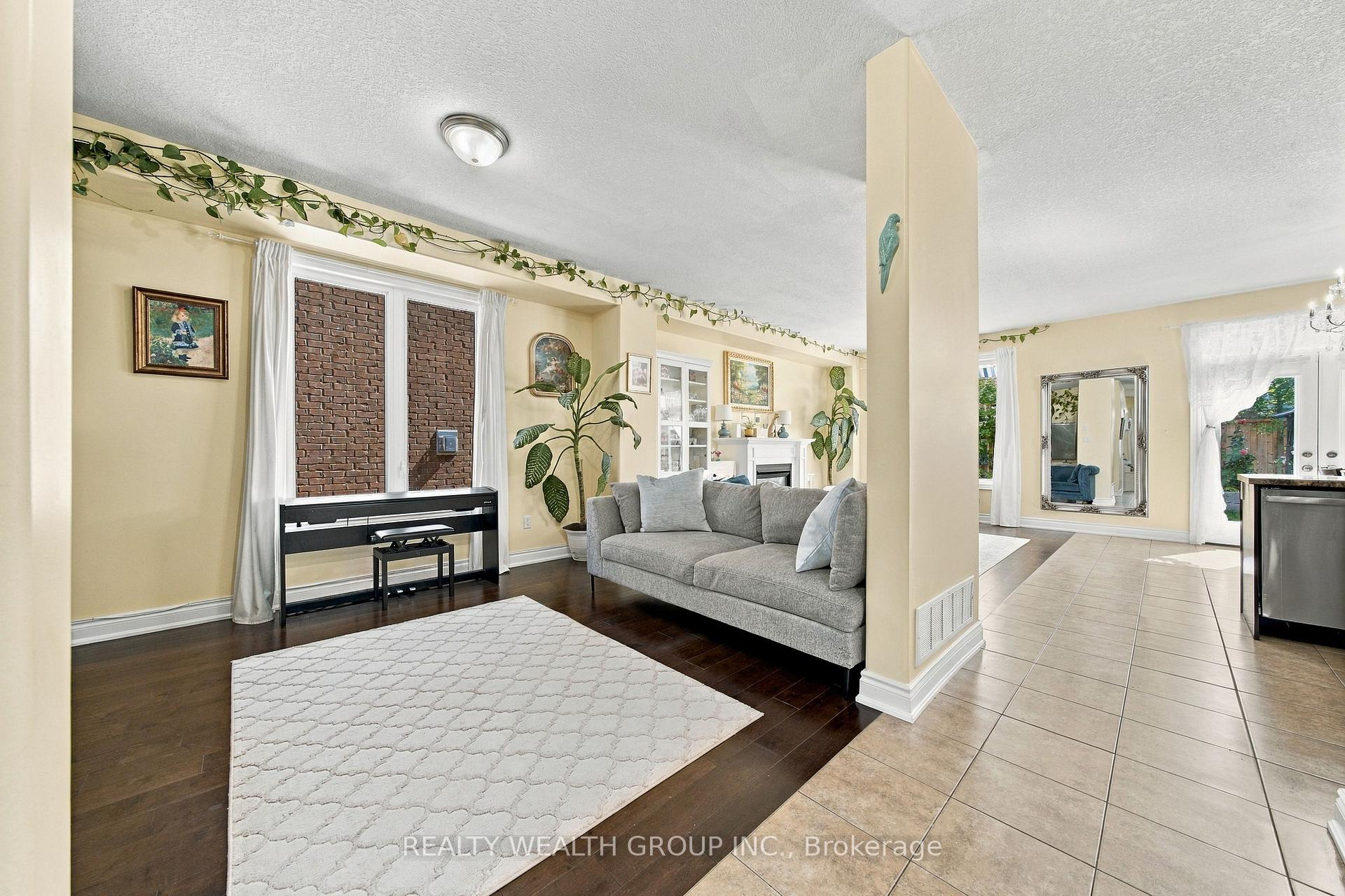 Photo 6 of 43 Booth Lane, Barrie, Painswick South — HOMEH