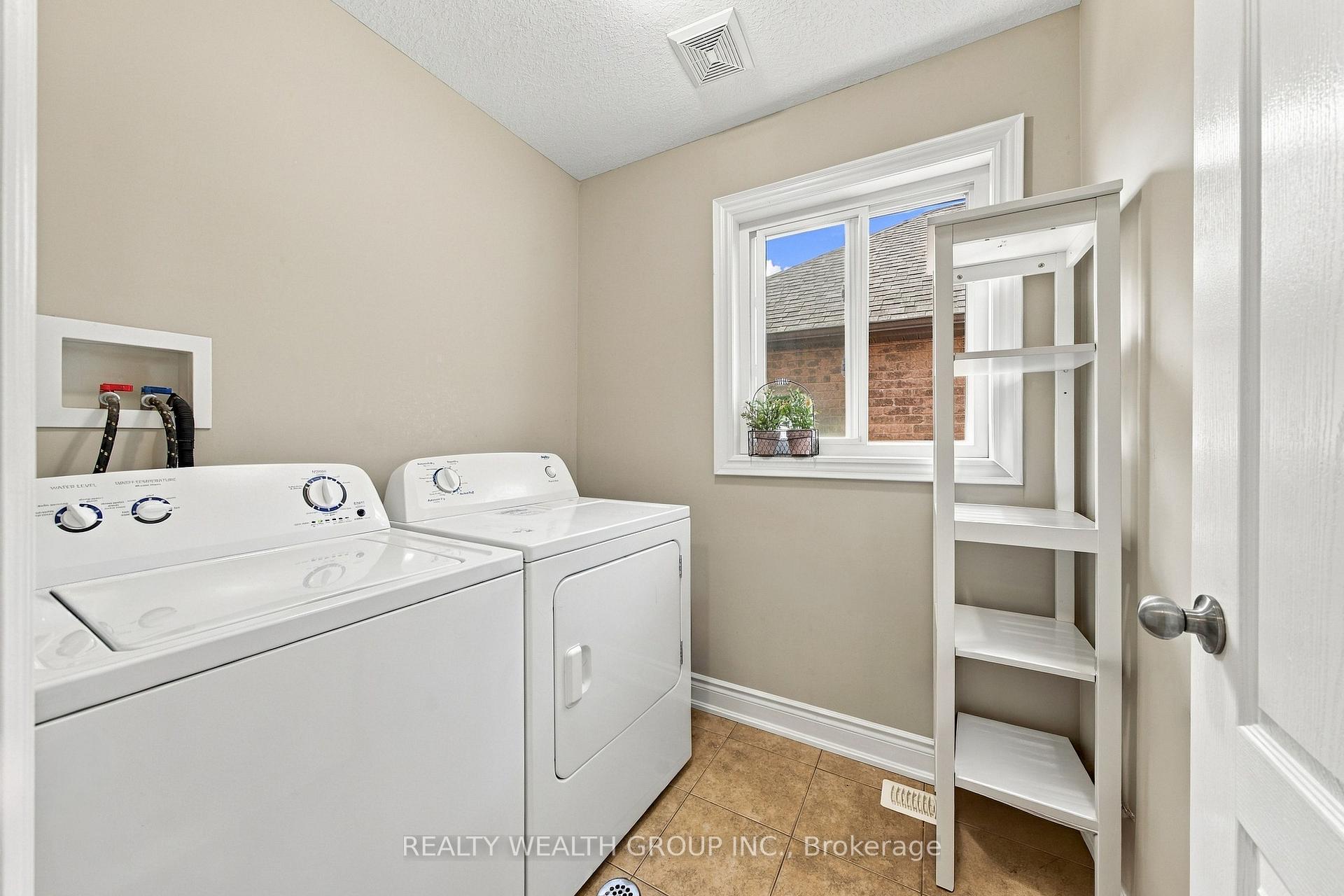 Photo 21 of 43 Booth Lane, Barrie, Painswick South — HOMEH