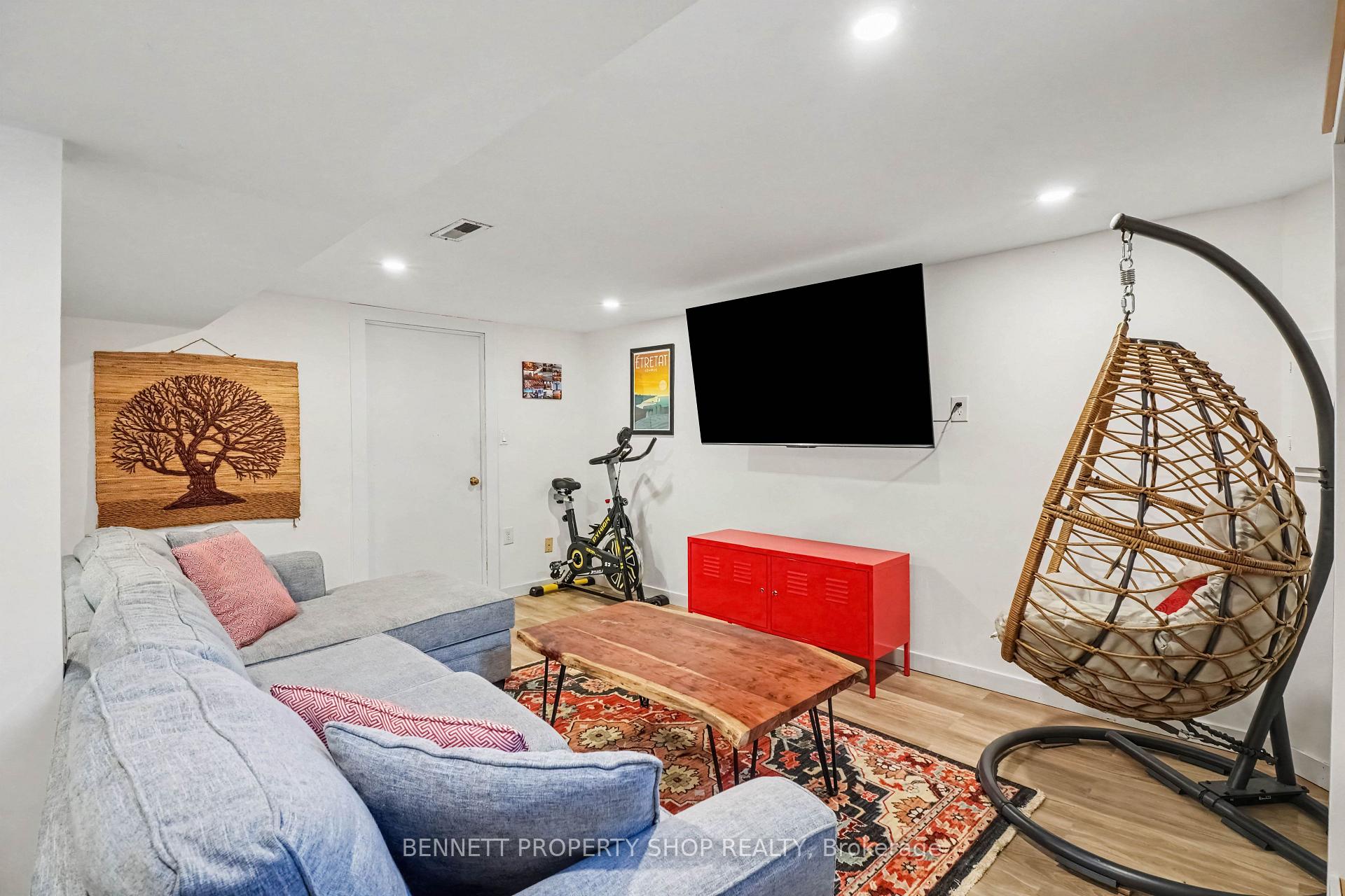 Photo 15 of 1215 Erie Avenue, Ottawa, Ridgemont — HOMEH