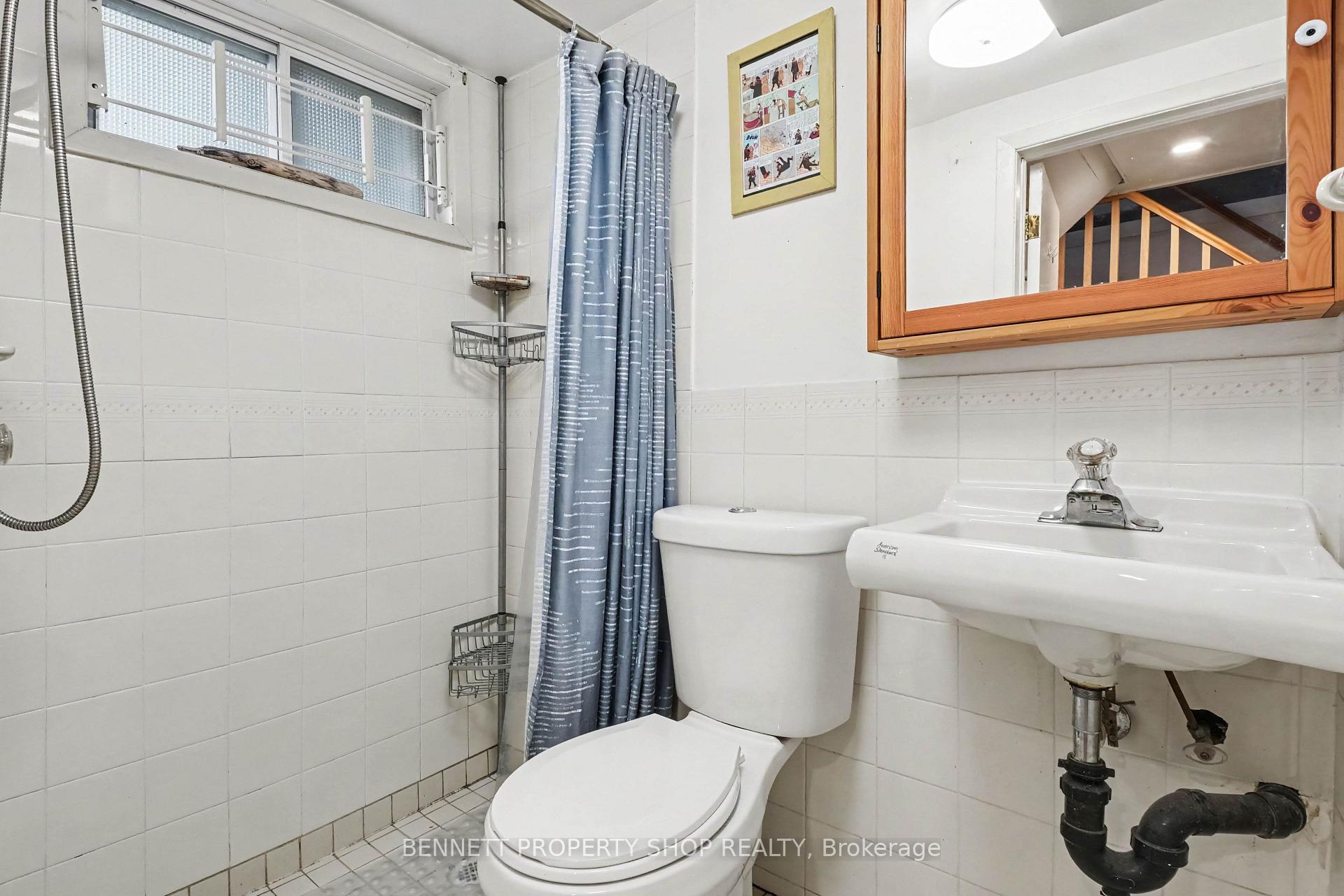 Photo 18 of 1215 Erie Avenue, Ottawa, Ridgemont — HOMEH